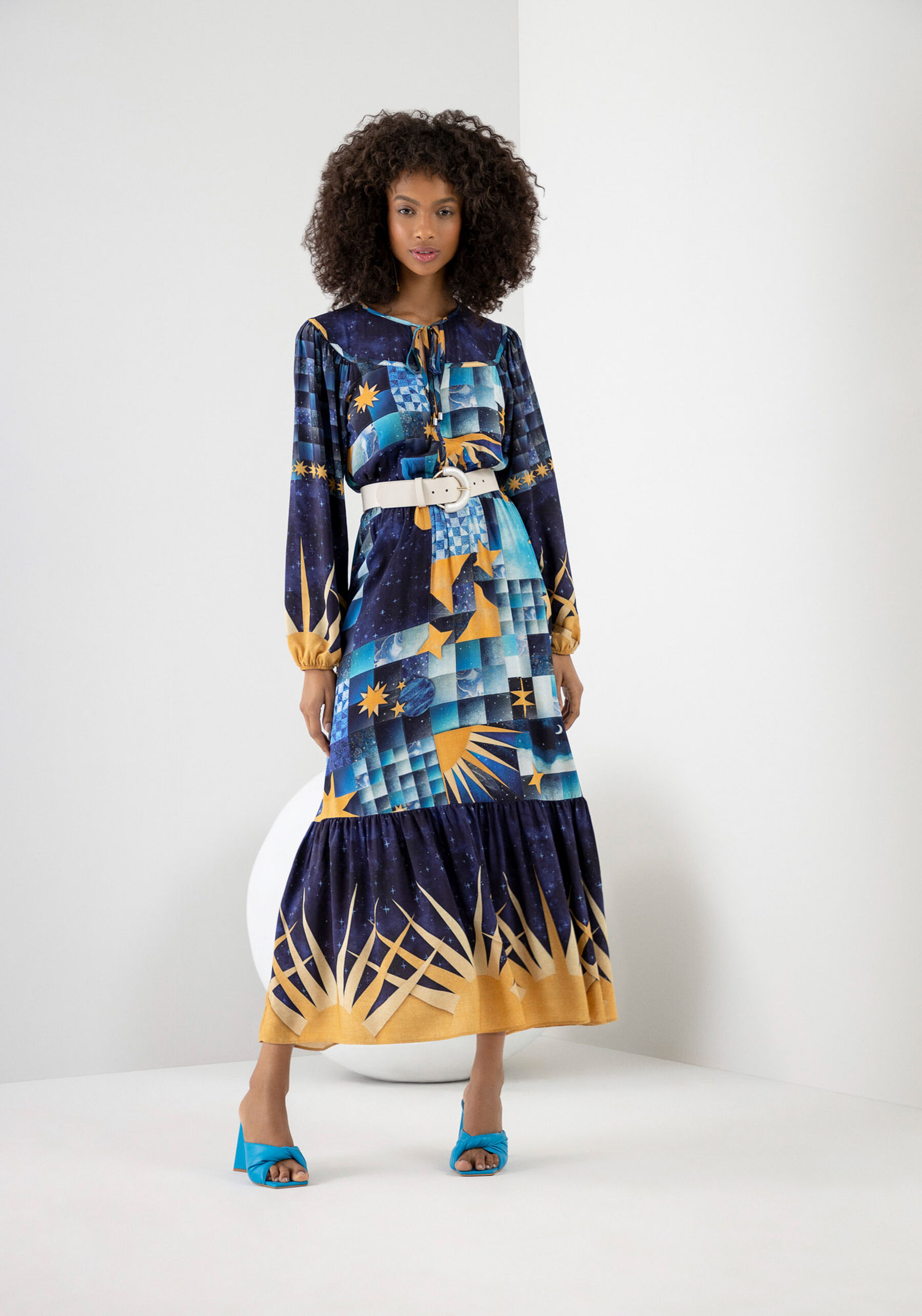 Vestido Midi Manga Longa com Babado e Cinto Faixa, ASTRO. Vestido Midi Manga Longa com Babado e Cinto Faixa, ASTRO, large.