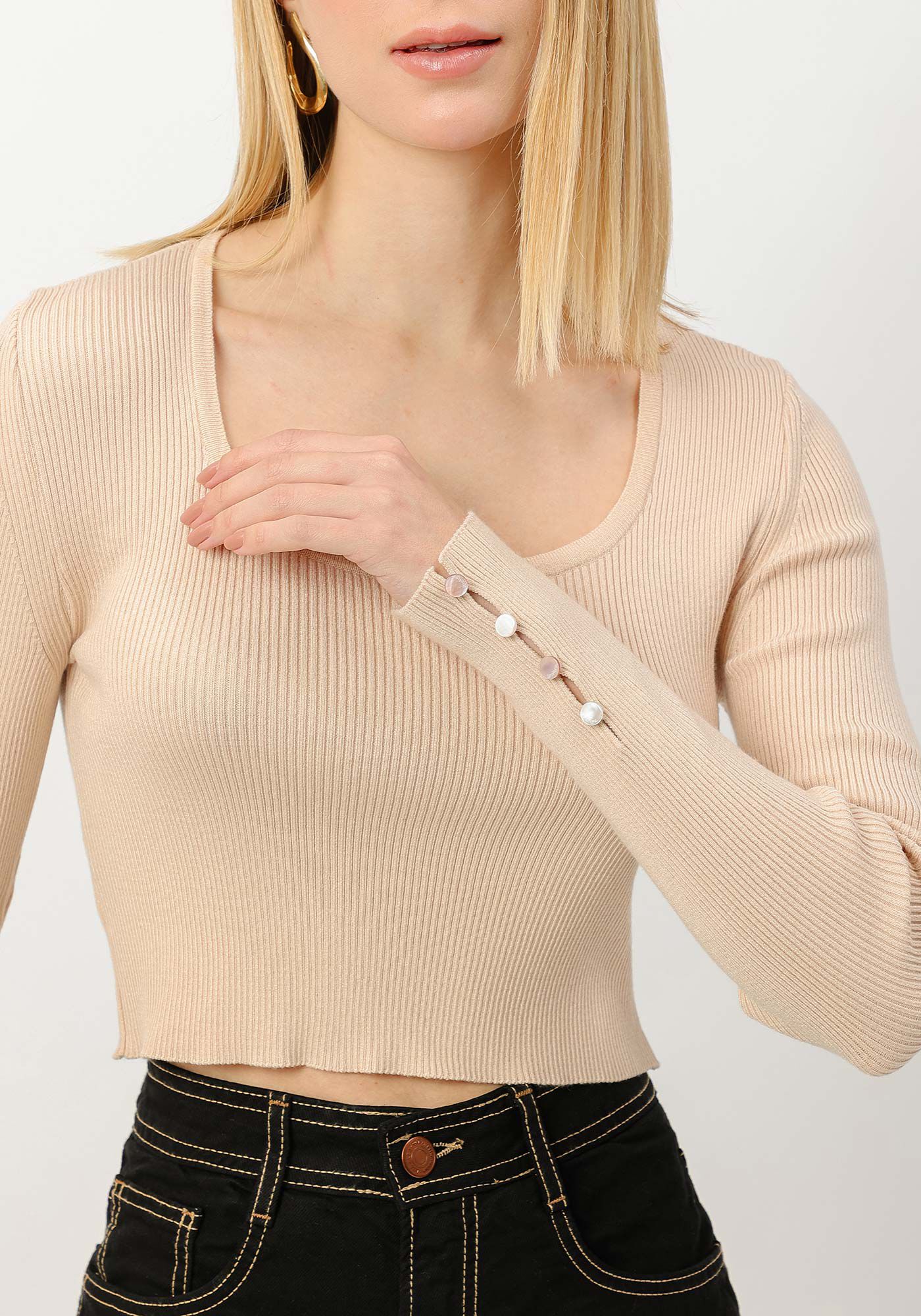 Blusa Cropped em Tric&ocirc; com Bot&otilde;es Manga, BEGE MARFIM, large.