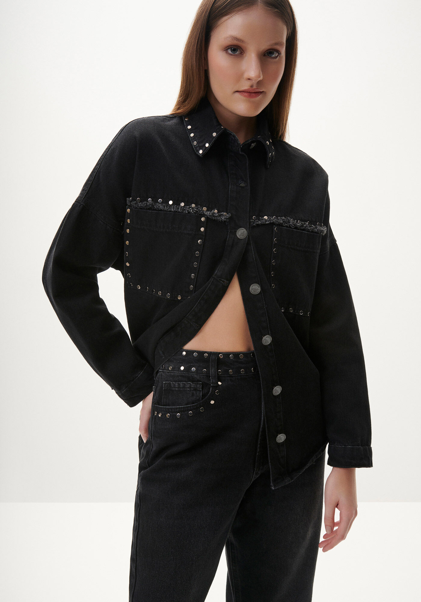 Camisa Jeans Manga Longa Preta com Tachas, , large.