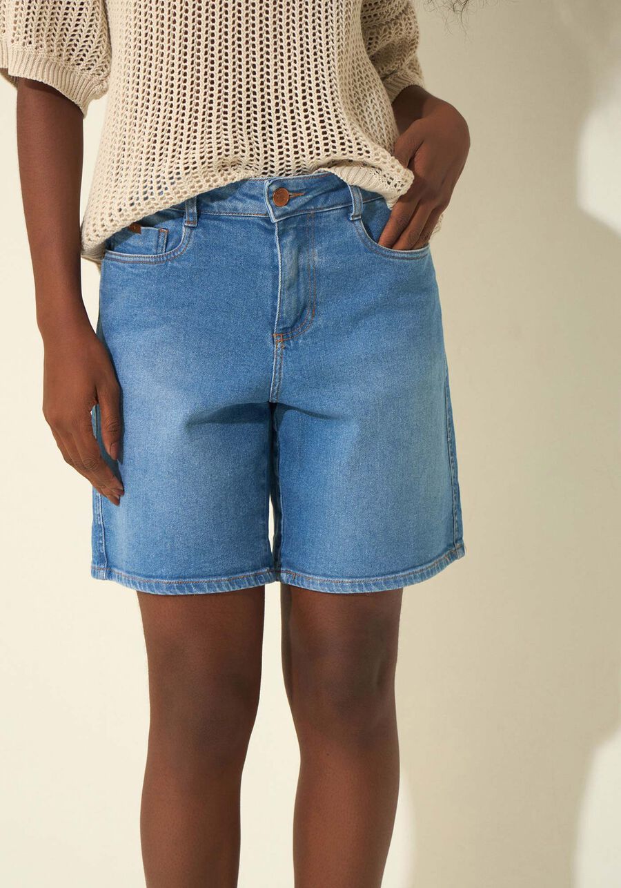 Bermuda Jeans Boyfriend Com Cintura Média E Elastano, JEANS. Bermuda Jeans Boyfriend Com Cintura Média E Elastano, JEANS, large.