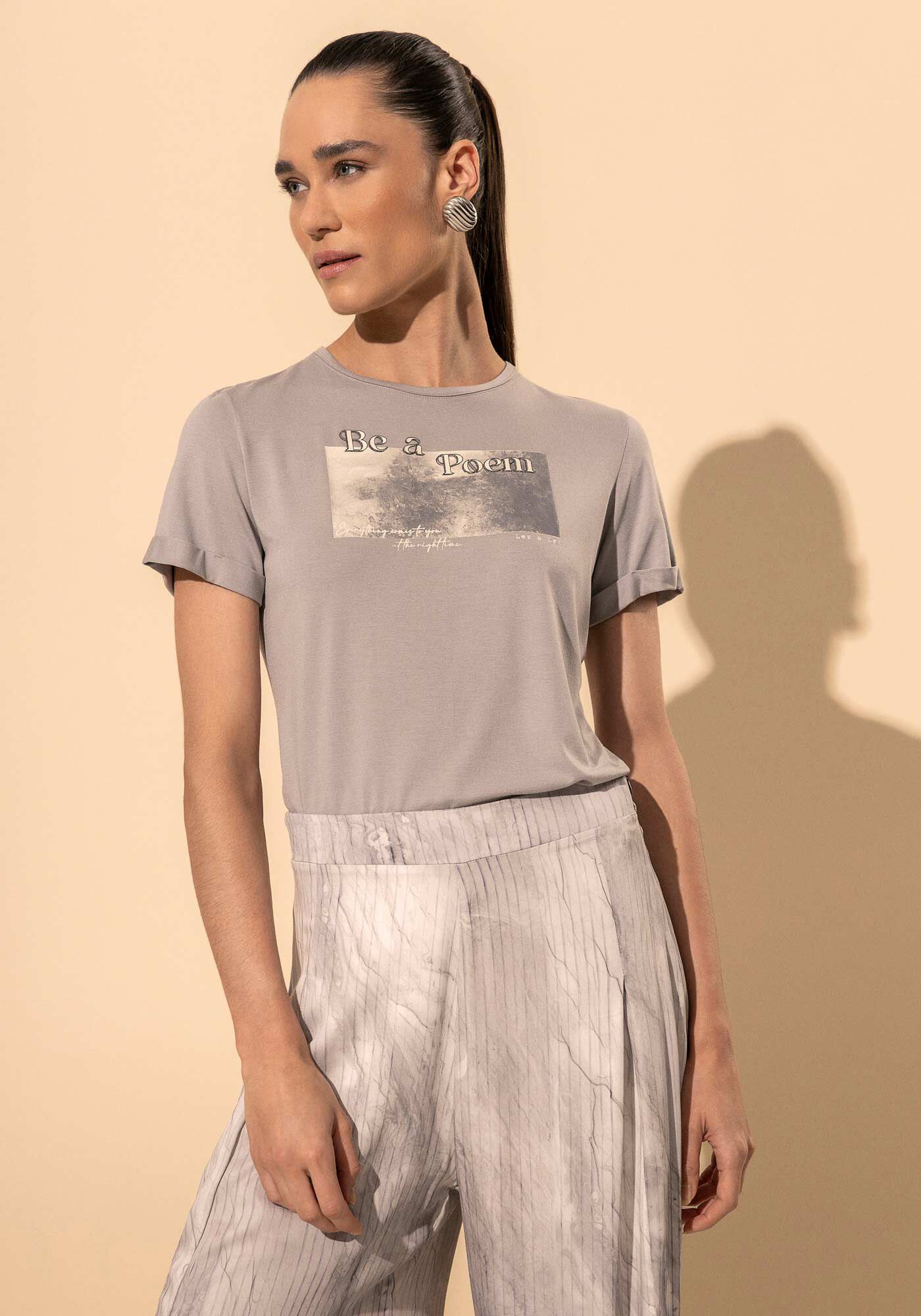 Blusa T-shirt Com Estampa Localizada Em Malha Modal, CINZA CENDRILLON, large.