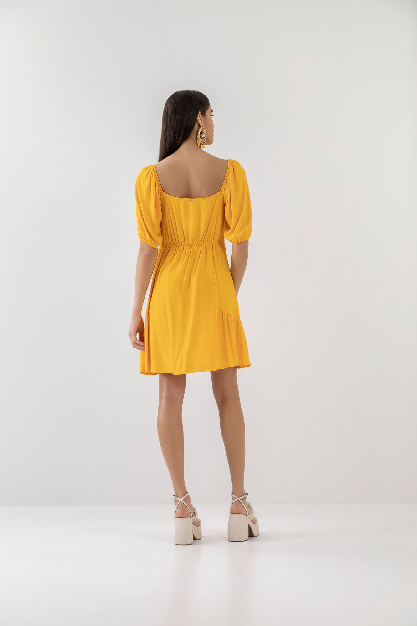 Vestido Curto Manga Bufante em Crepe com Franzido, , large.