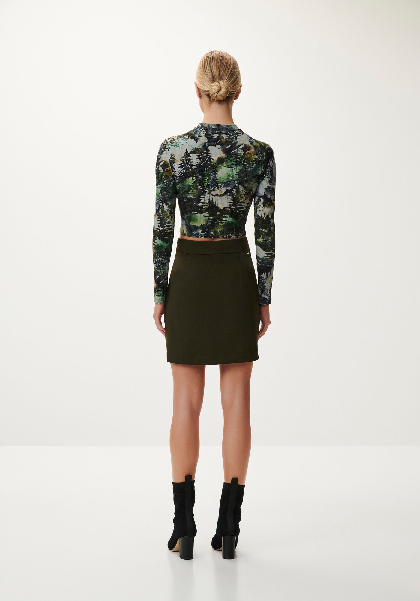 Blusa Manga Longa Cropped Estampada com Gola, , large.