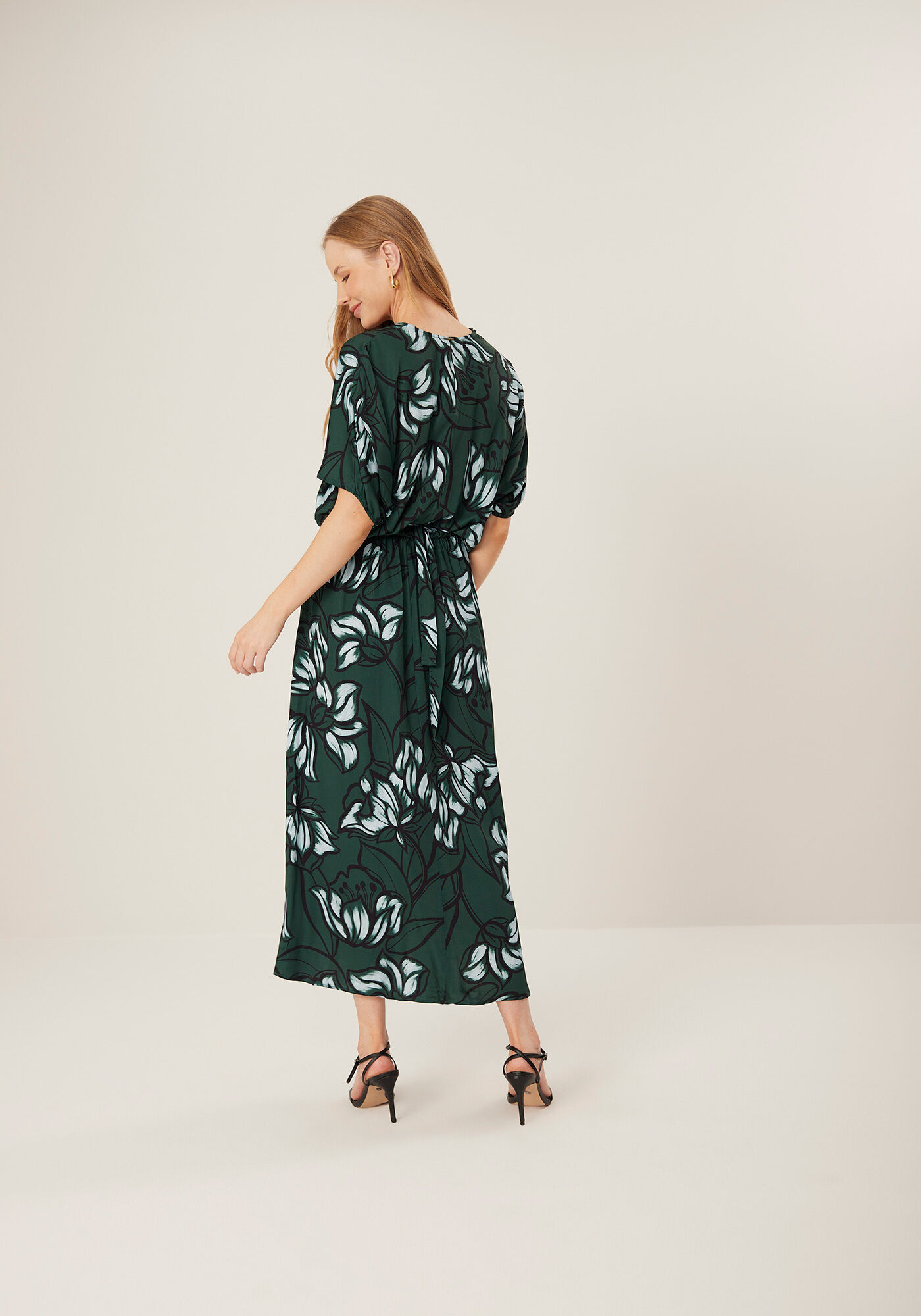 Vestido Estampado Midi Ch&aacute; Com Mangas M&eacute;dias E Cinto Em Viscose, , large.