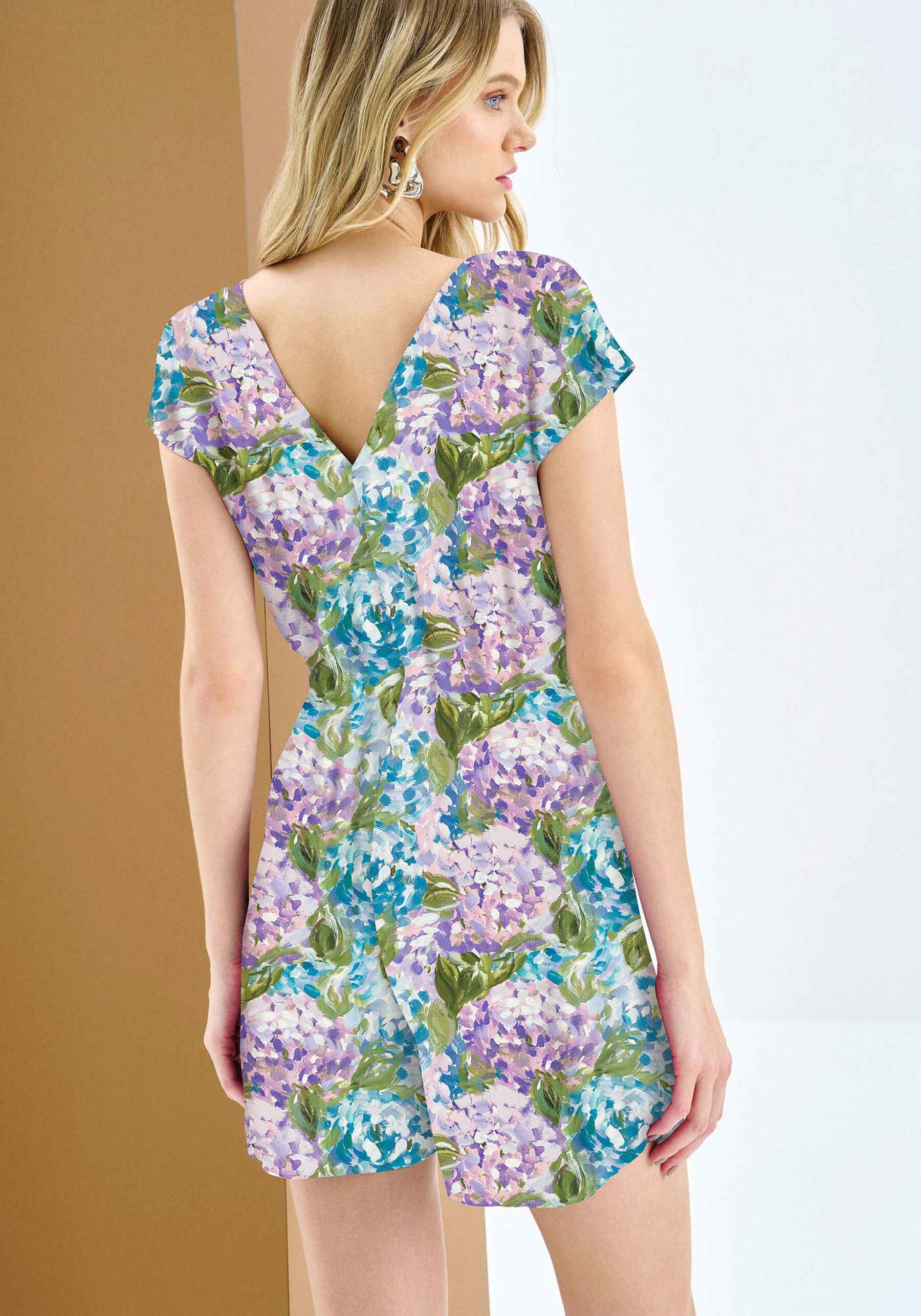 Macacão Curto em Viscose Estampado com Decote V, . Macacão Curto em Viscose Estampado com Decote V, , large.