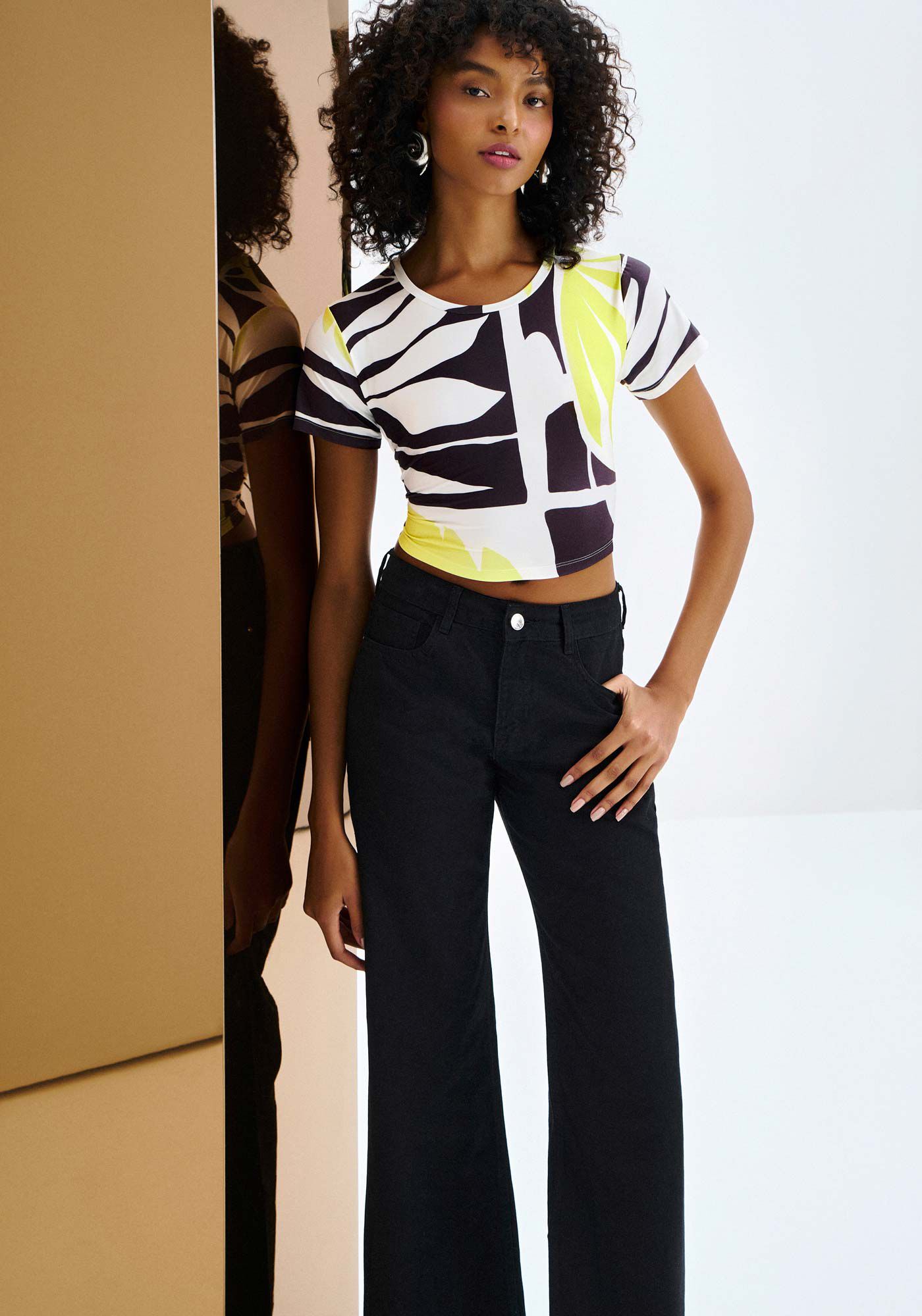 Blusa Cropped Manga Curta em Malha Estampada, LENCO, large.