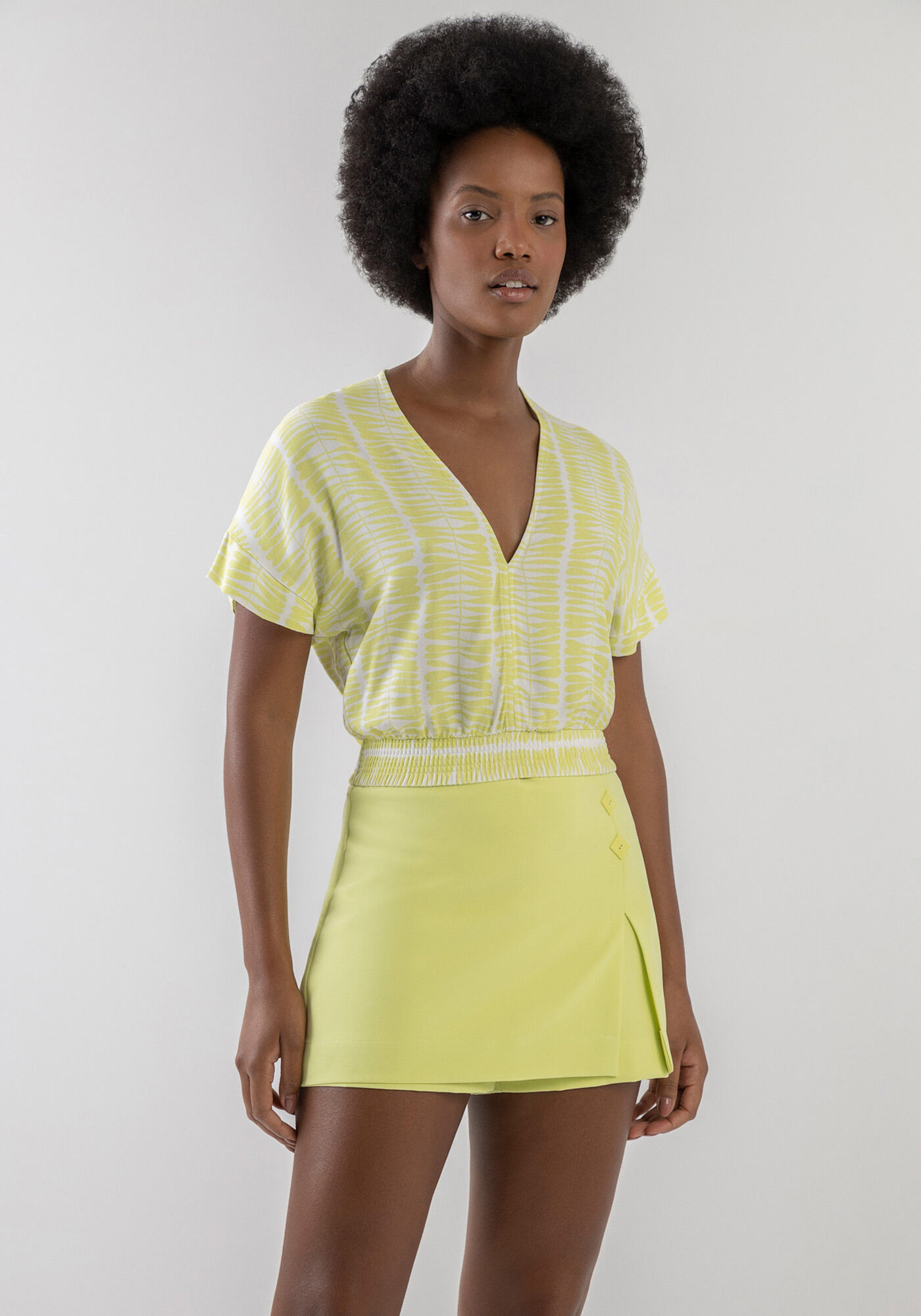 Blusa Estampada em Viscose com El&aacute;stico Barra, ARARIBA, large.