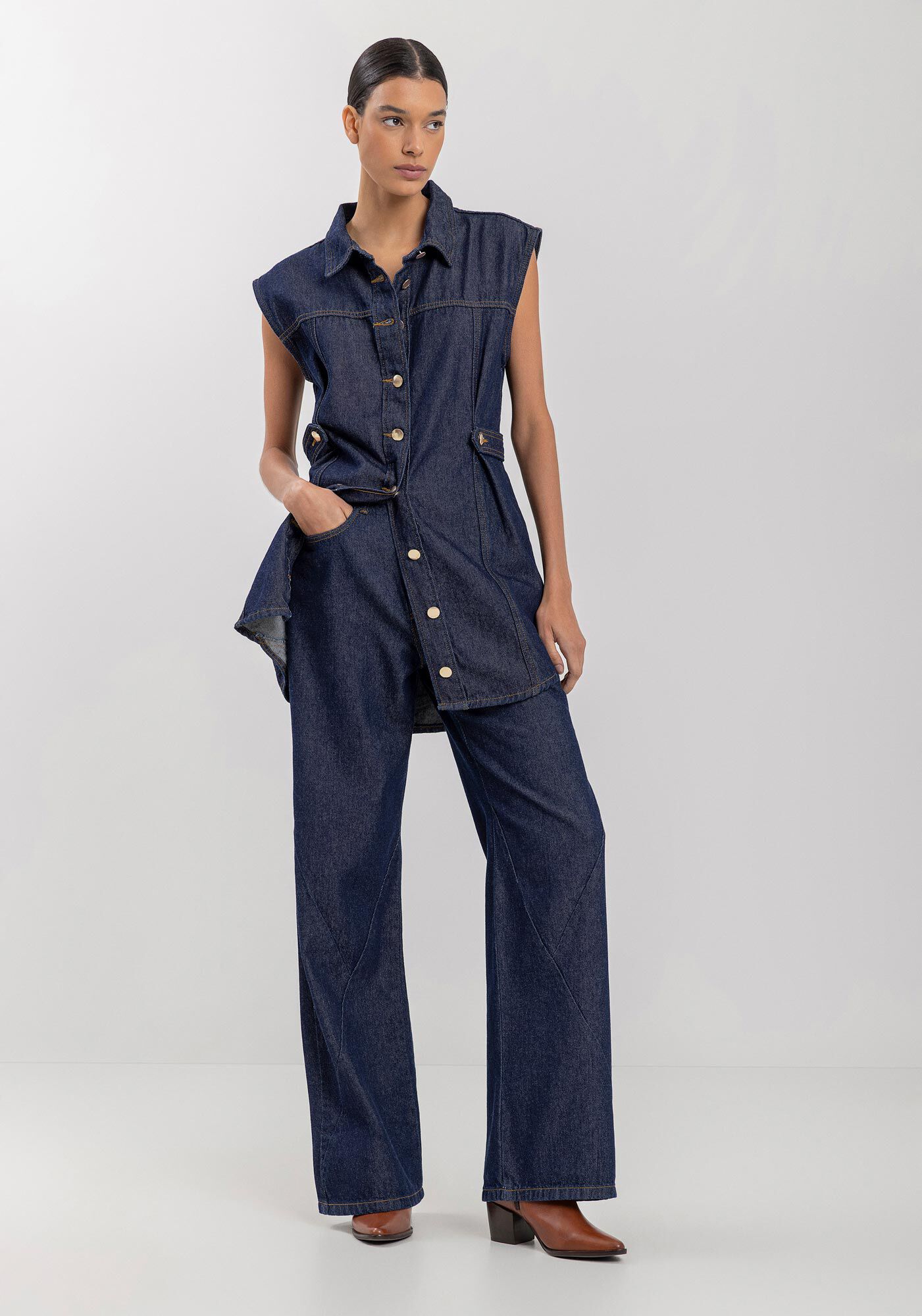 Colete Jeans Alongado Com Bot&otilde;es E Gola Camisa, JEANS, large.