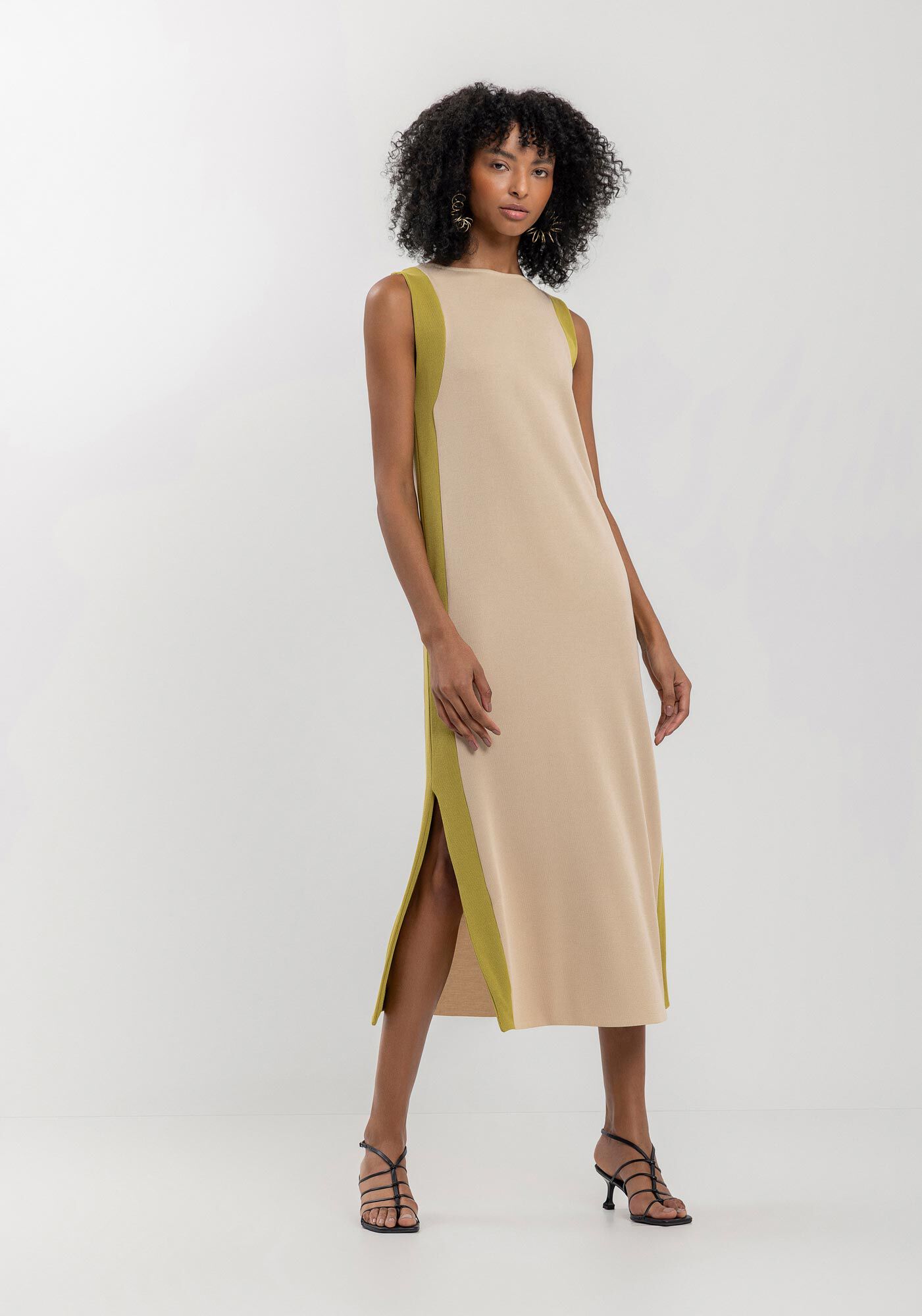 Vestido Midi Ch&aacute; Em Malha Canelada Com Recortes Laterais, , large.