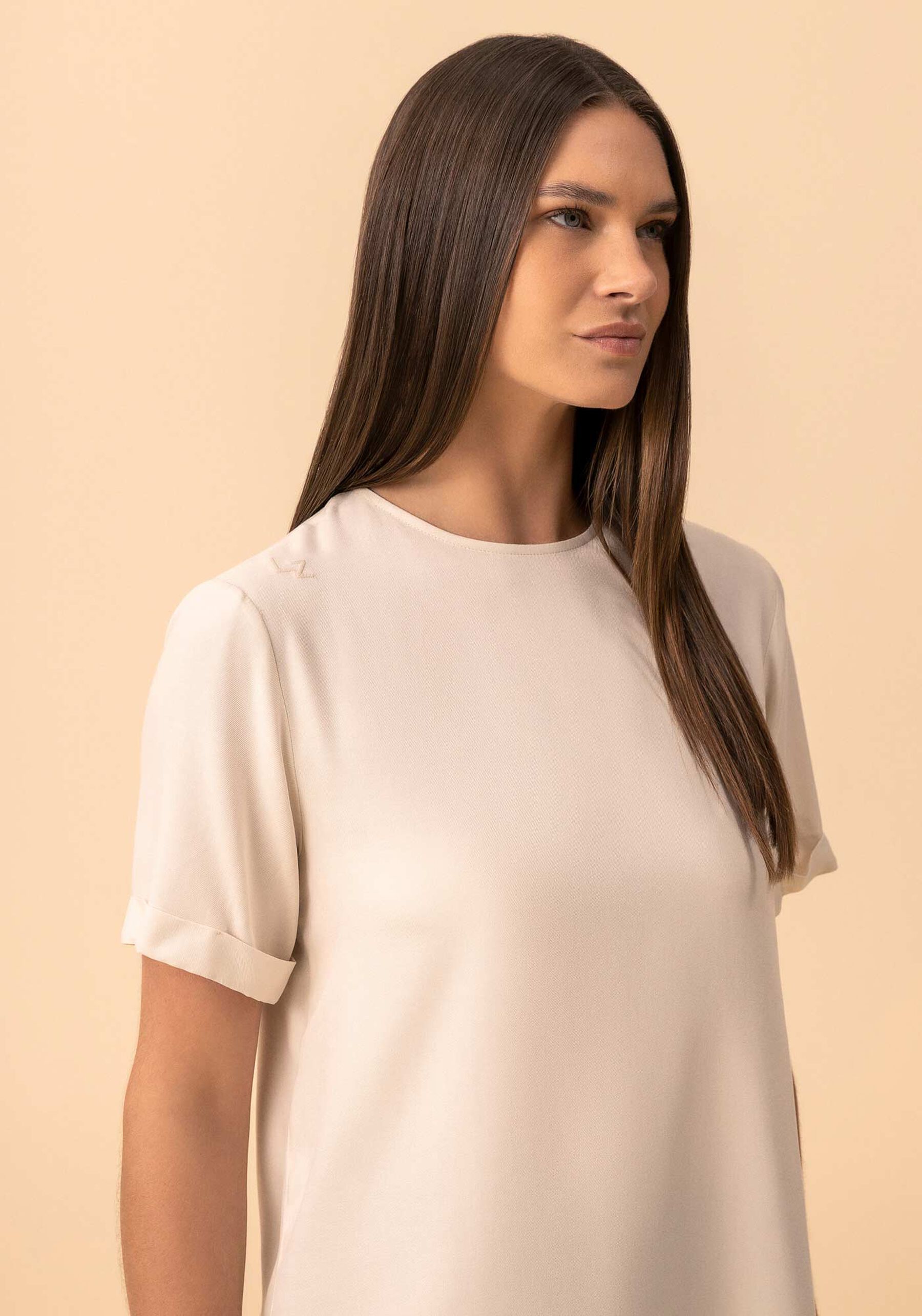 Blusa De Mangas Curtas Com Bordado Localizado Essential, BEGE ALHAMBRA. Blusa De Mangas Curtas Com Bordado Localizado Essential, BEGE ALHAMBRA, large.