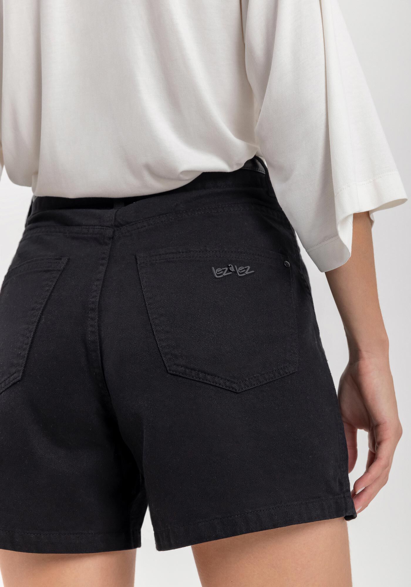 Shorts Mom Em Sarja Com Cintura Alta E Passantes No C&oacute;s, , large.