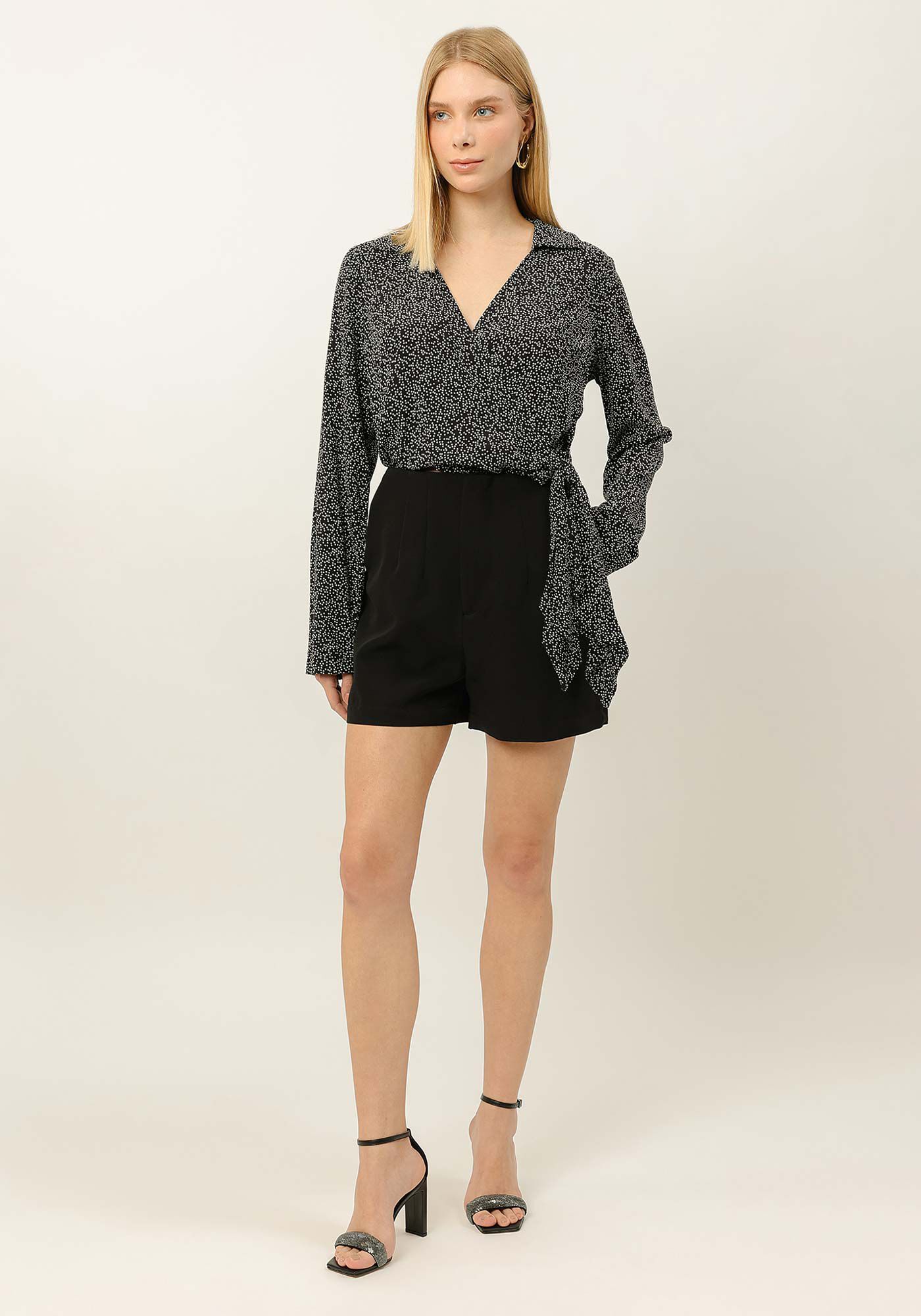 Shorts Cintura Alta Alfaiataria com Bolsos, , large.