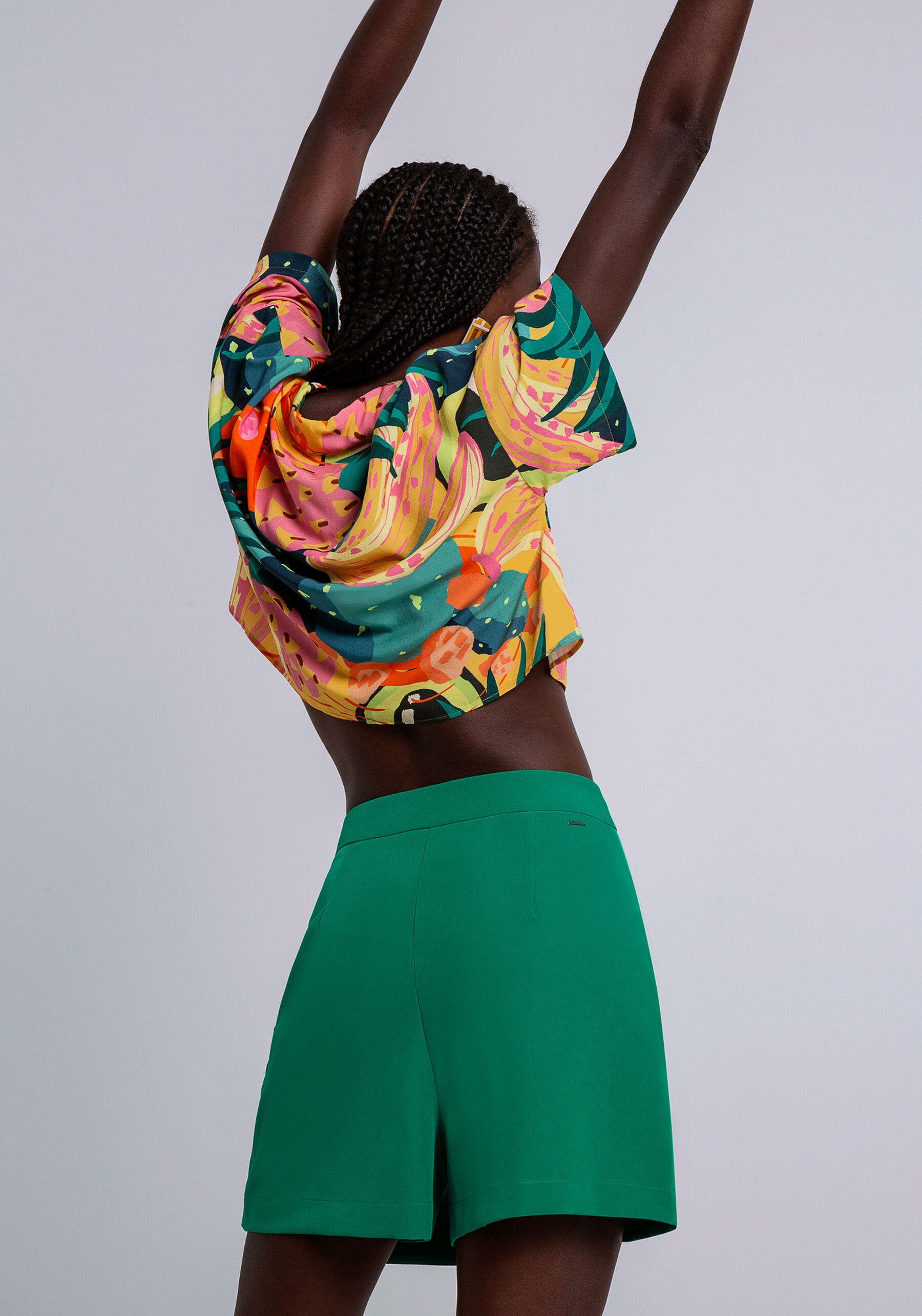 Shorts Saia Tecido Petra Cintura Alta, VERDE GLIMMER. Shorts Saia Tecido Petra Cintura Alta, VERDE GLIMMER, large.