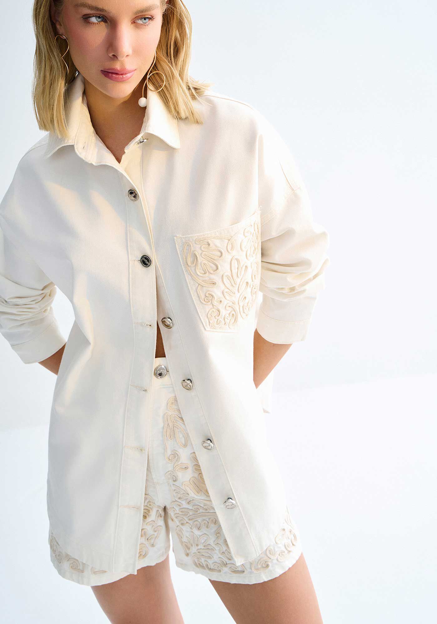 Jaqueta Sarja Alongada com Bolso Bordado, , large.