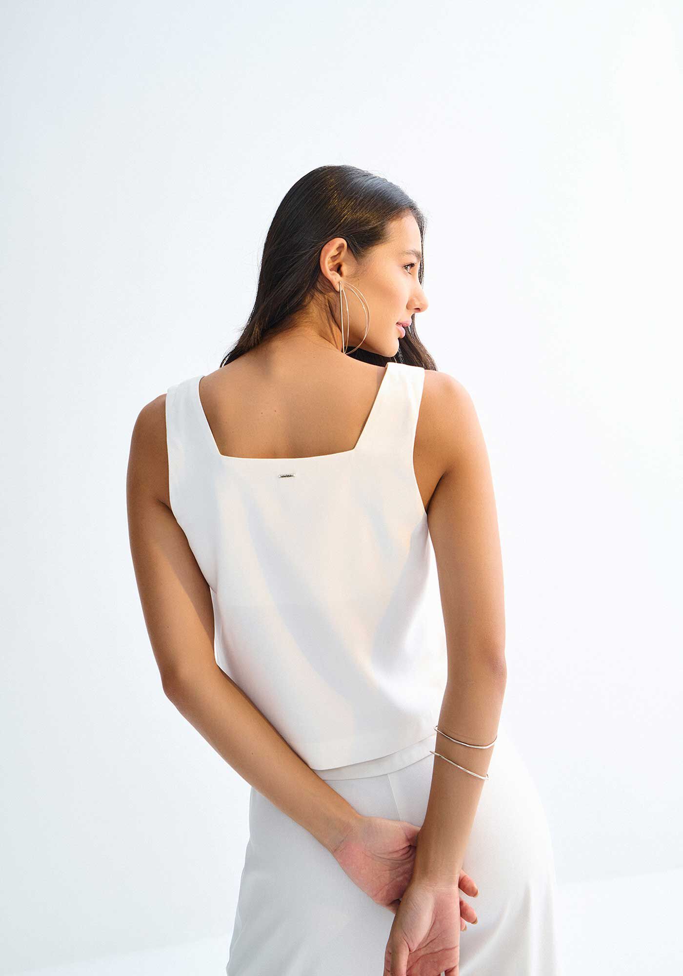 Blusa Altura C&oacute;s Alfaiataria Sarjada com Decote Quadrado, , large.