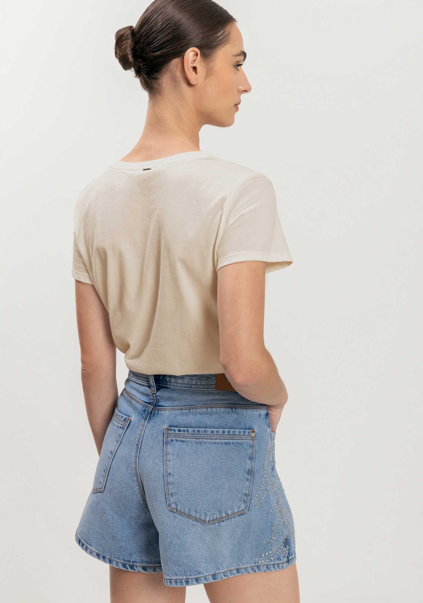 Shorts Jeans Com Cintura M&eacute;dia E Aplica&ccedil;&otilde;es De Strass, , large.