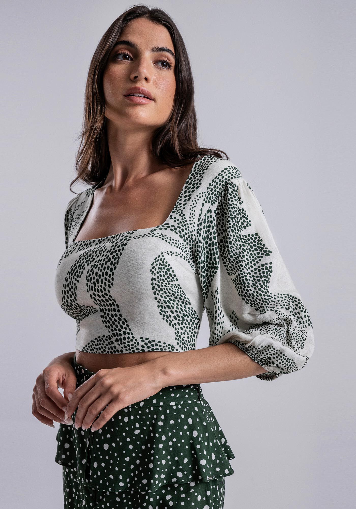 Blusa Manga Bufante em Crepe com Recorte Costas, , large.