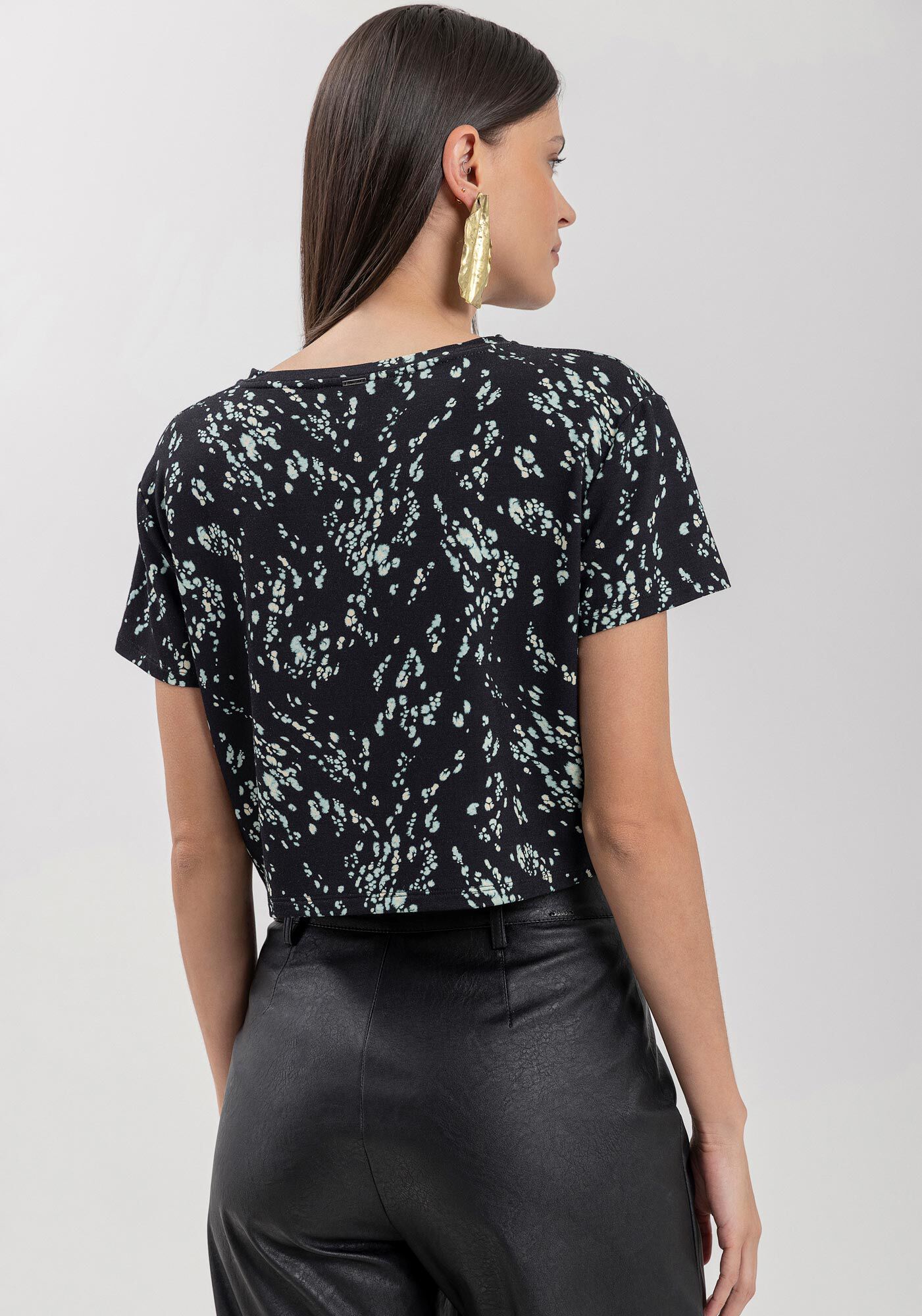 Blusa Cropped Estampada Com Mangas Curtas E Gola Redonda, LUMINE PRETO, large.