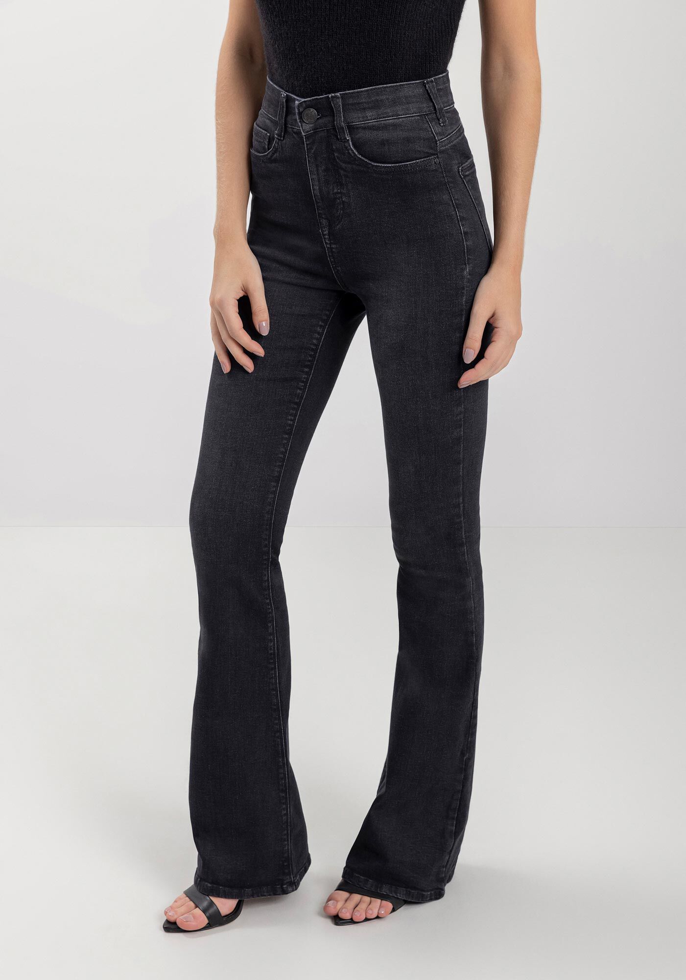 Cal&ccedil;a Jeans Flare Com Cintura Alta E Tecnologia Shaping, PRETO, large.