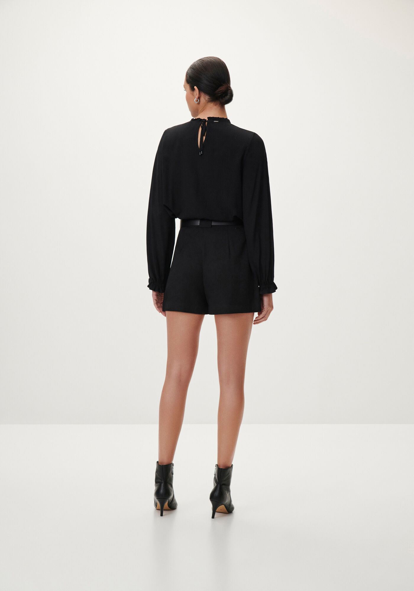 Blusa Manga Longa Bufante em Viscose com Babados, PRETO REATIVO, large.