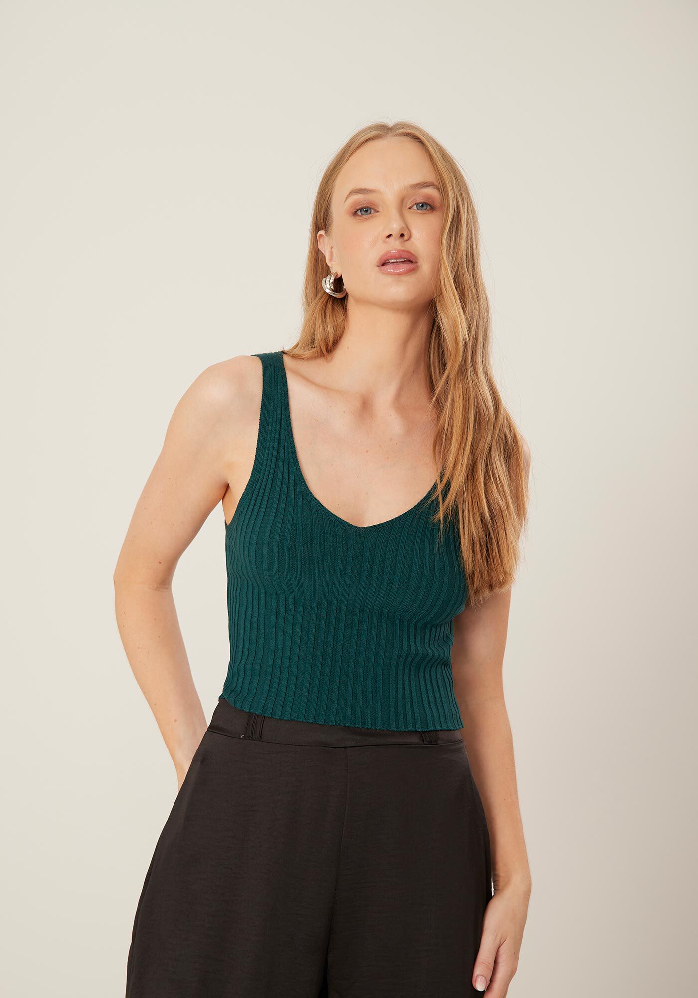 Blusa Cropped De Al&ccedil;as Com Decote Em V Em Malha De Tric&ocirc;, , large.