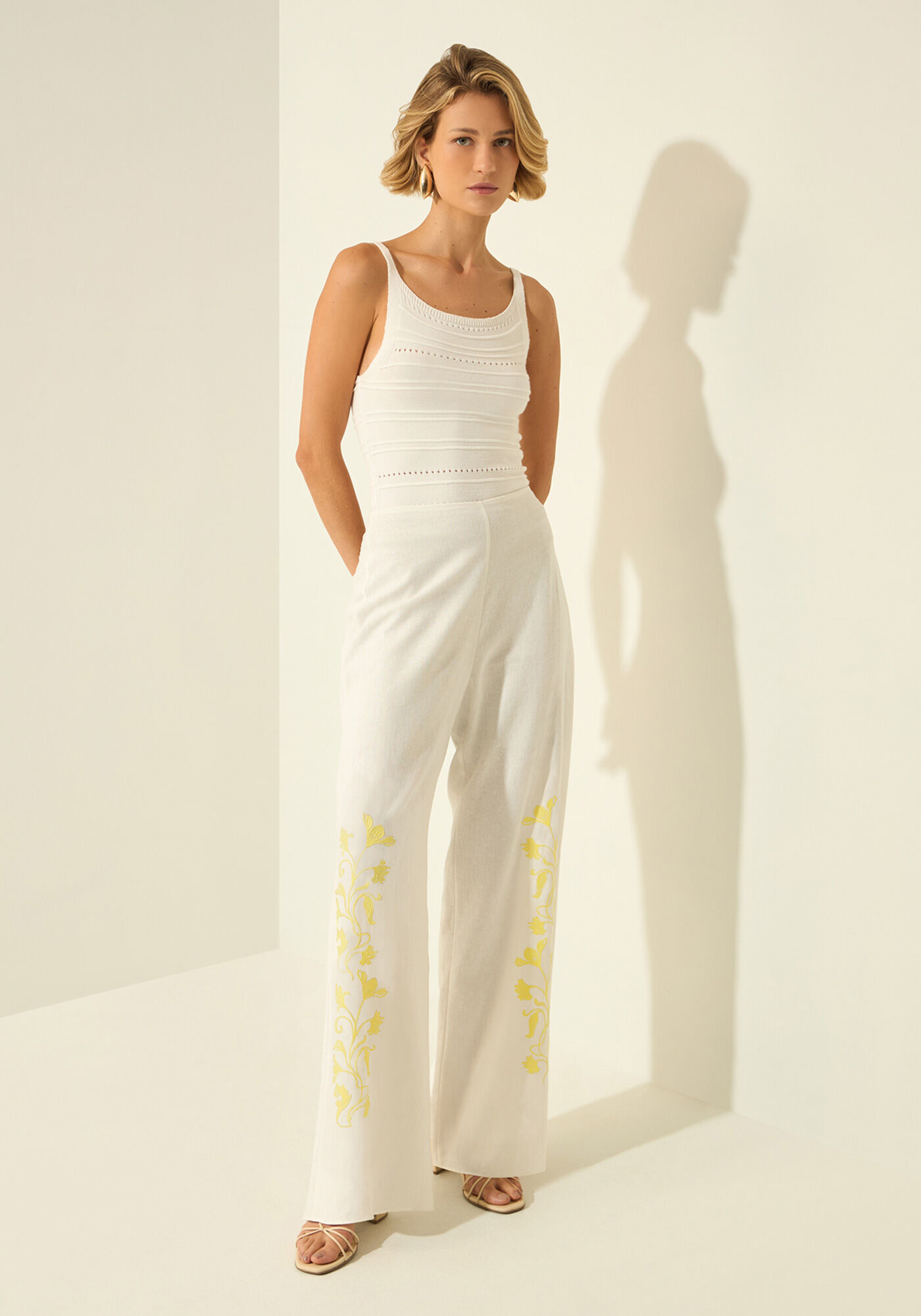 Blusa Regata De Al&ccedil;as Em Malha Tric&ocirc;, BRANCO OFF WHITE, large.