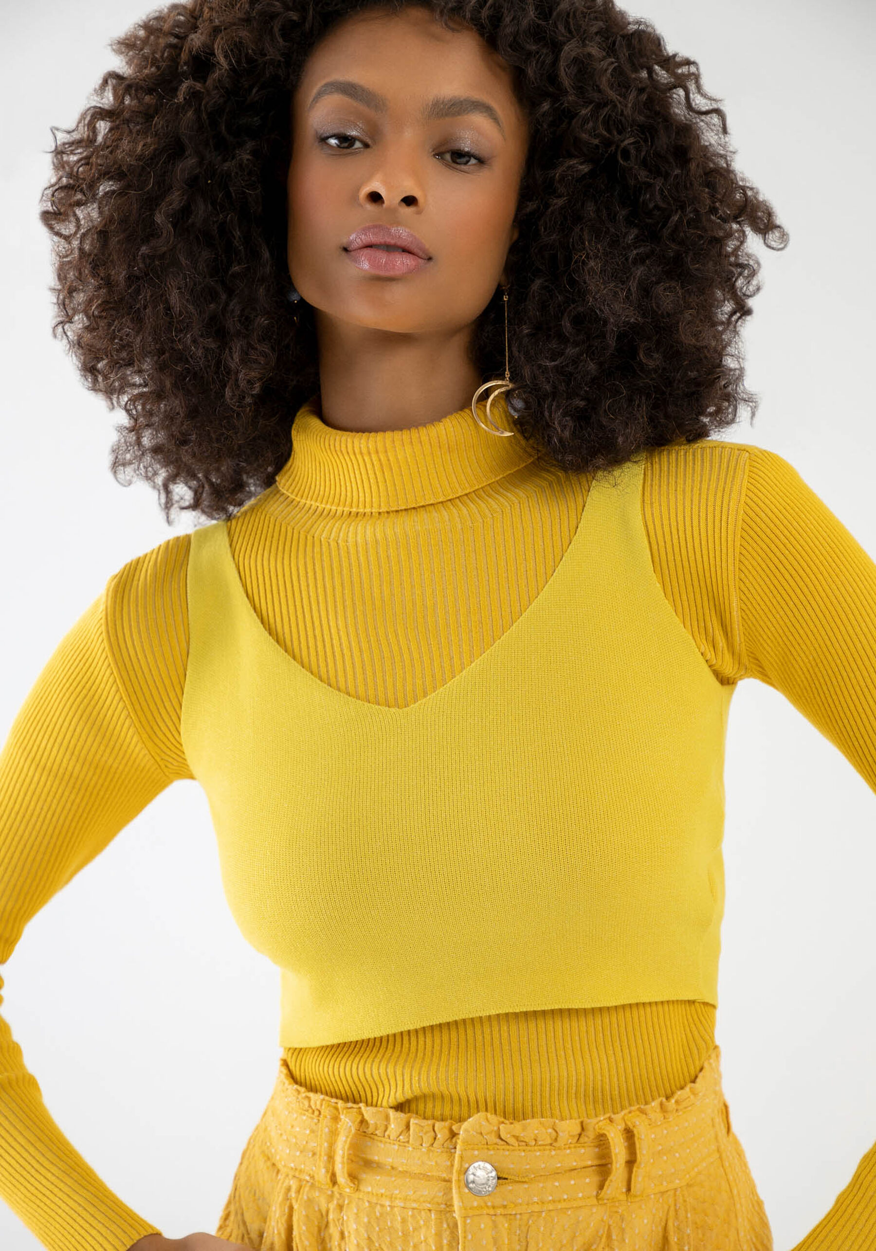 Regata Cropped em Tricô com Decote V, VERDE CITRUS. Regata Cropped em Tricô com Decote V, VERDE CITRUS, large.