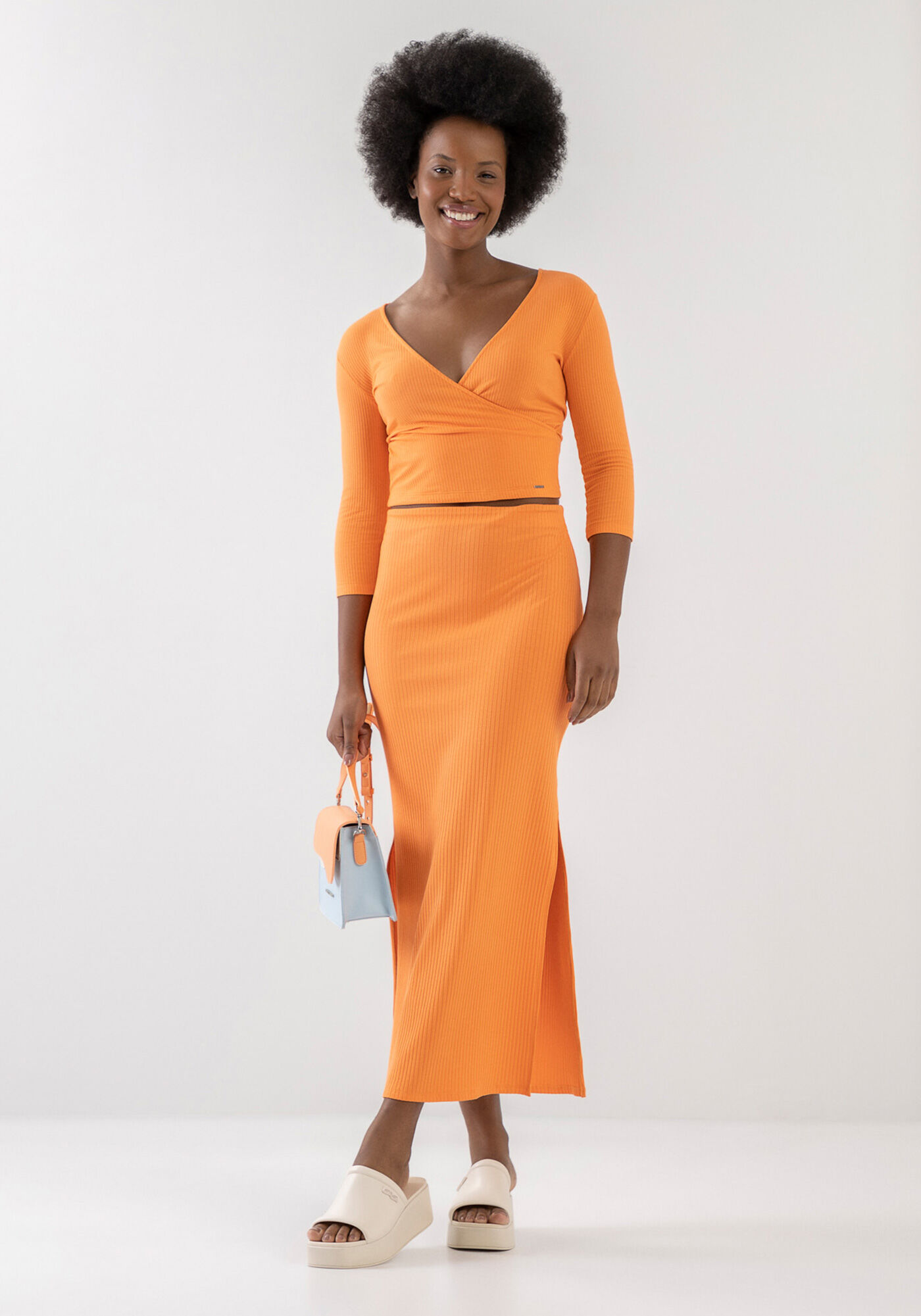 Blusa Canelada Manga 3/4 com Decote Transpassado, LARANJA STRING, large.