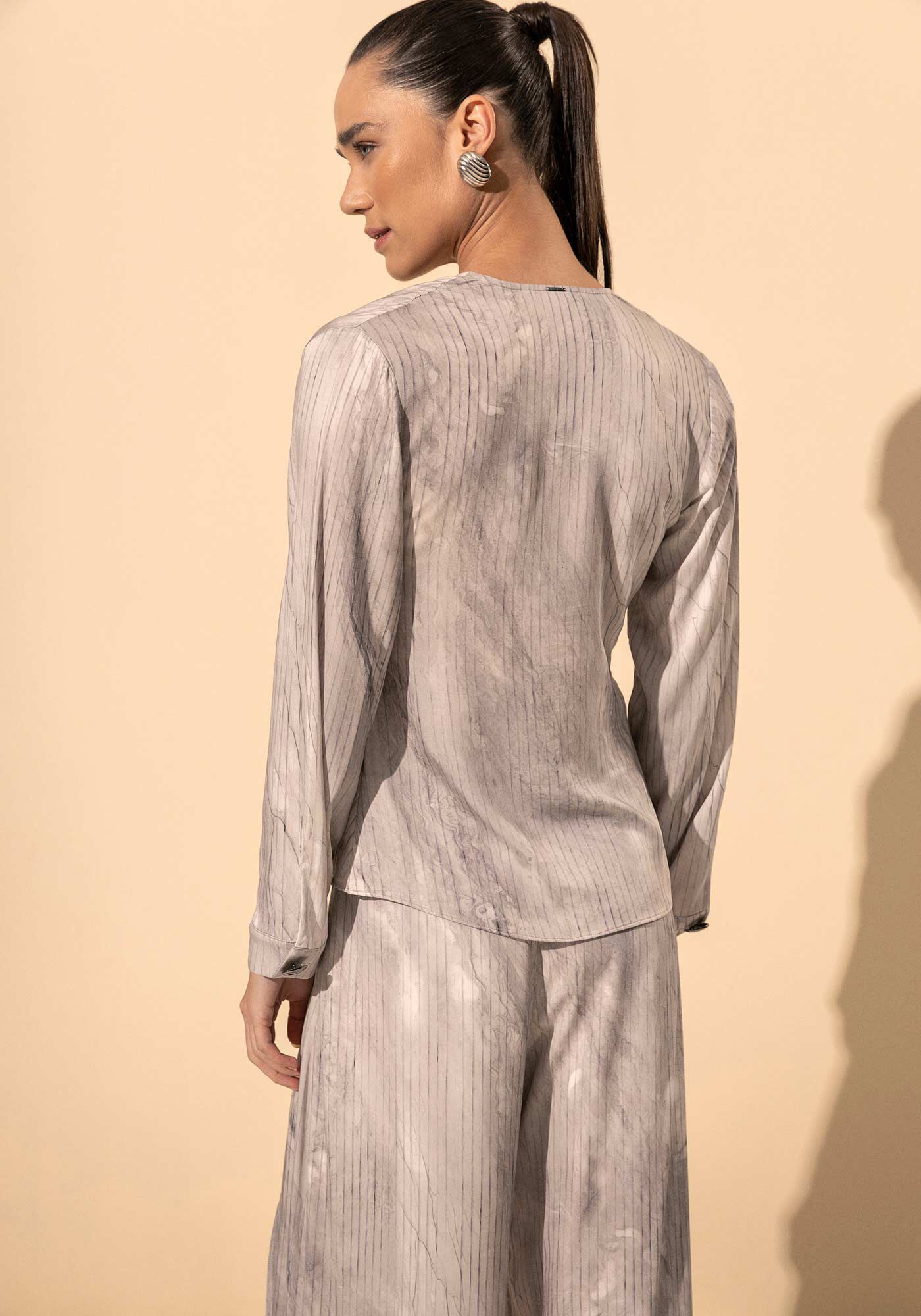 Camisa Estampada De Mangas Longas Transpassada, PLISSE CINZA, large.