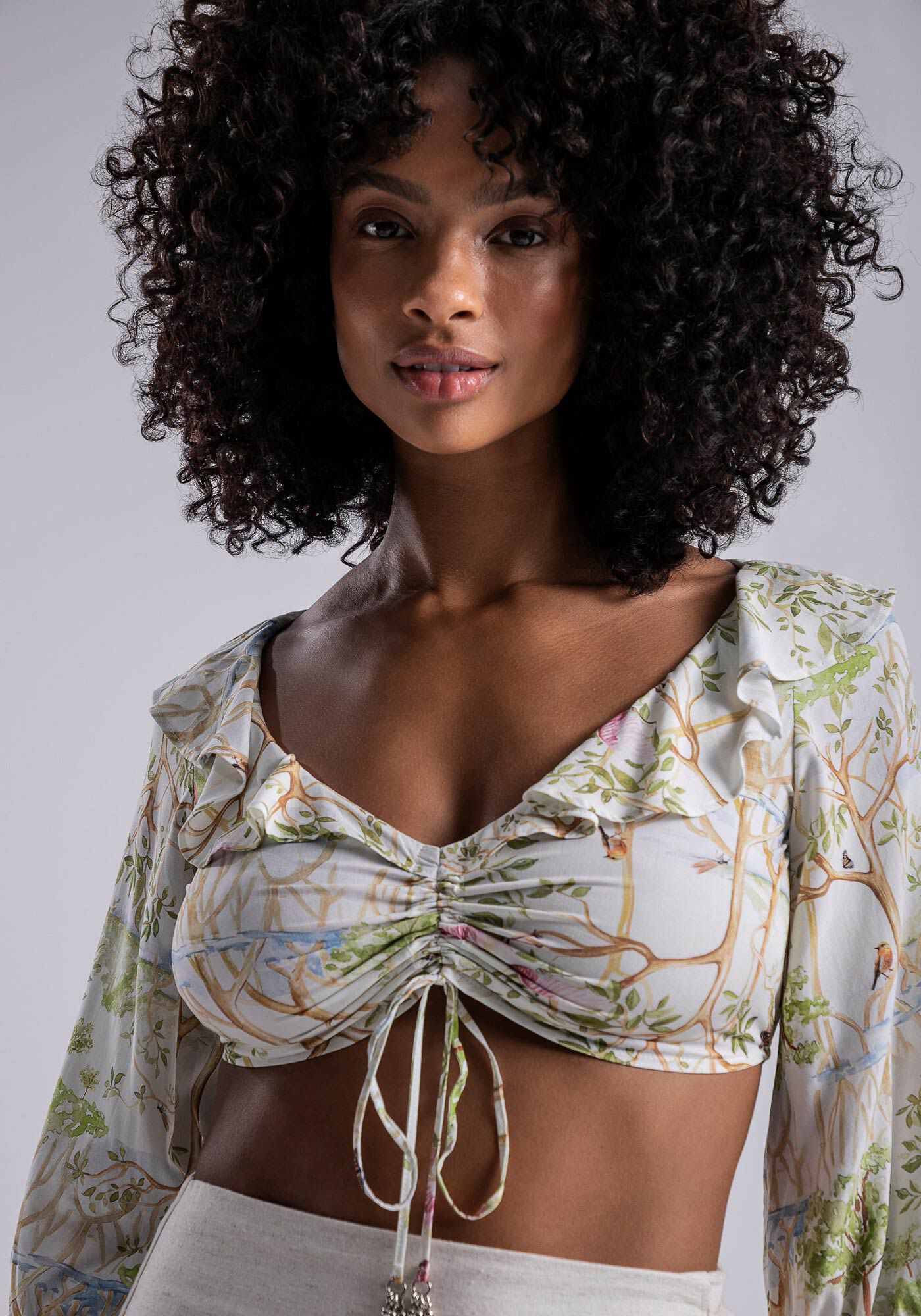 Blusa Cropped em Viscose com Babado e Amarra&ccedil;&atilde;o, , large.