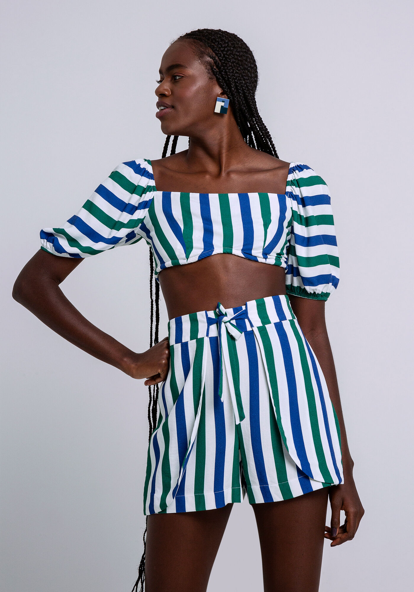 Shorts Cintura M&eacute;dia Crepe Sobreposi&ccedil;&atilde;o, ALTO DO MOURA, large.