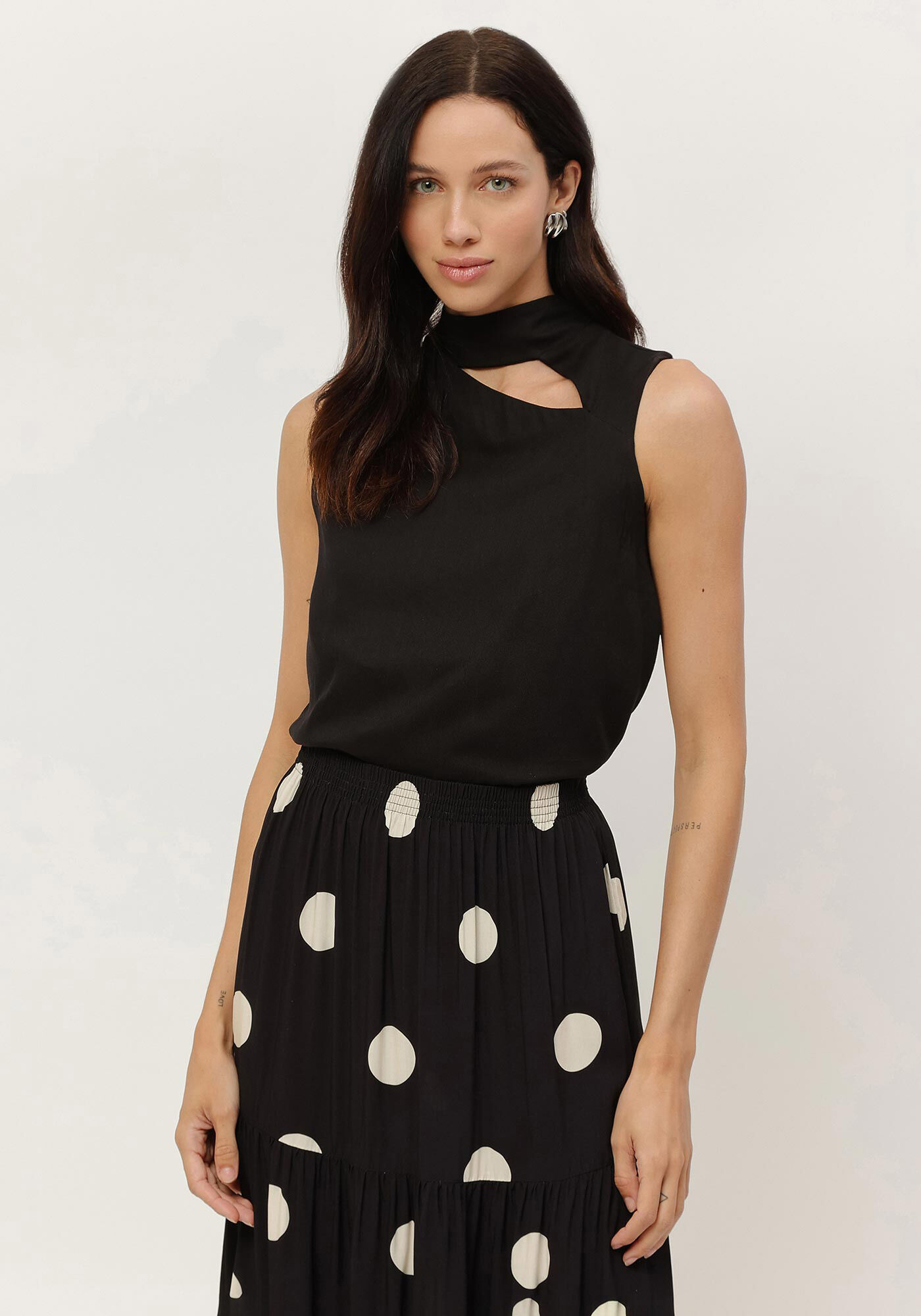 Blusa em Viscose com Cut e La&ccedil;o Gola, , large.