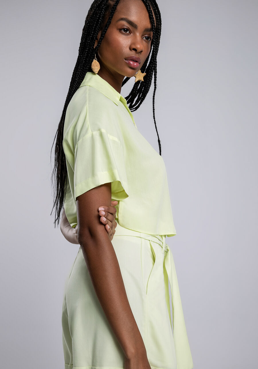 Shorts Cintura Alta Tecido Velurd com Cinto, VERDE VULCANO. Shorts Cintura Alta Tecido Velurd com Cinto, VERDE VULCANO, large.