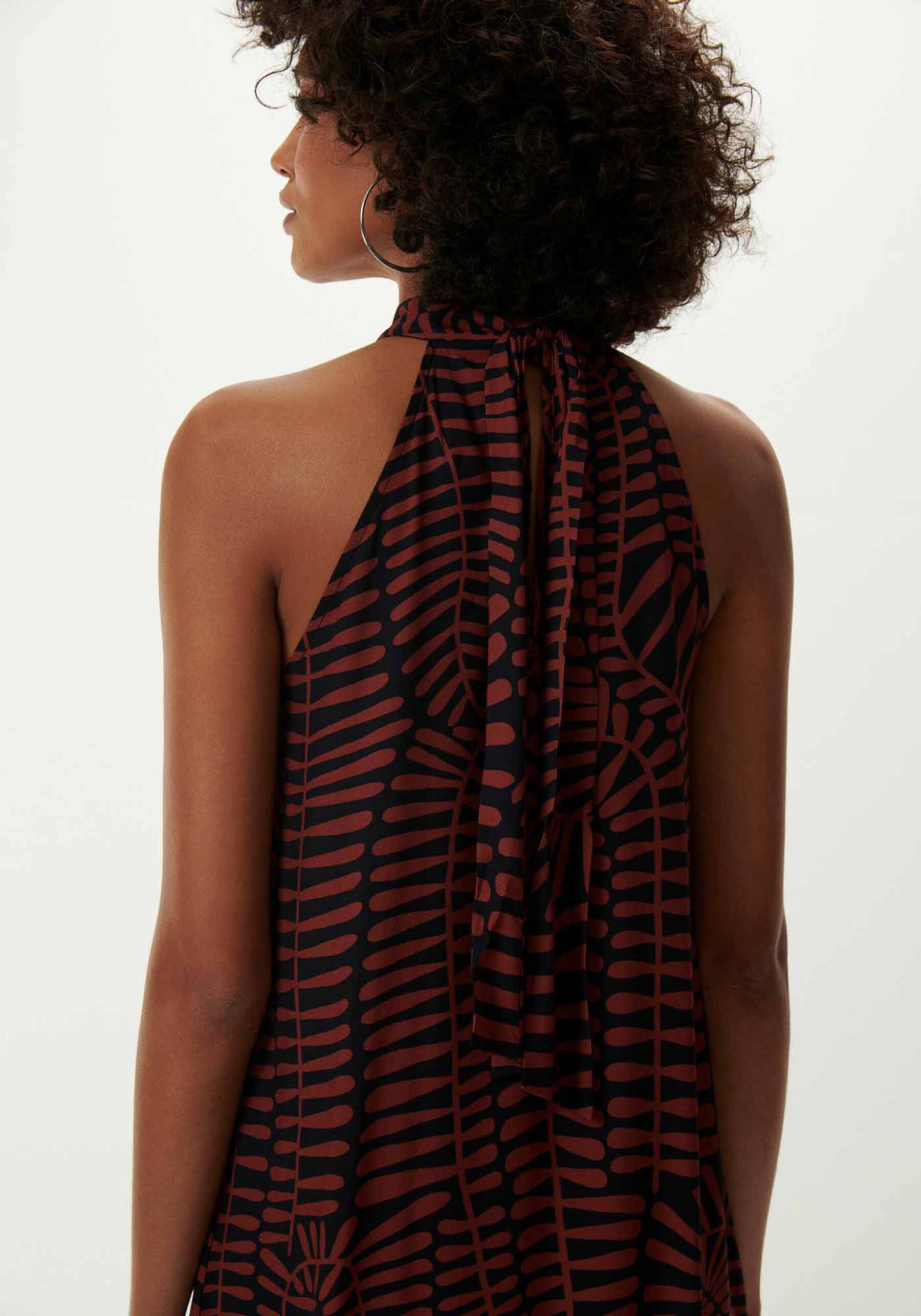 Vestido Midi Estampado em Viscose com Gola Alta, BOSQUE. Vestido Midi Estampado em Viscose com Gola Alta, BOSQUE, large.