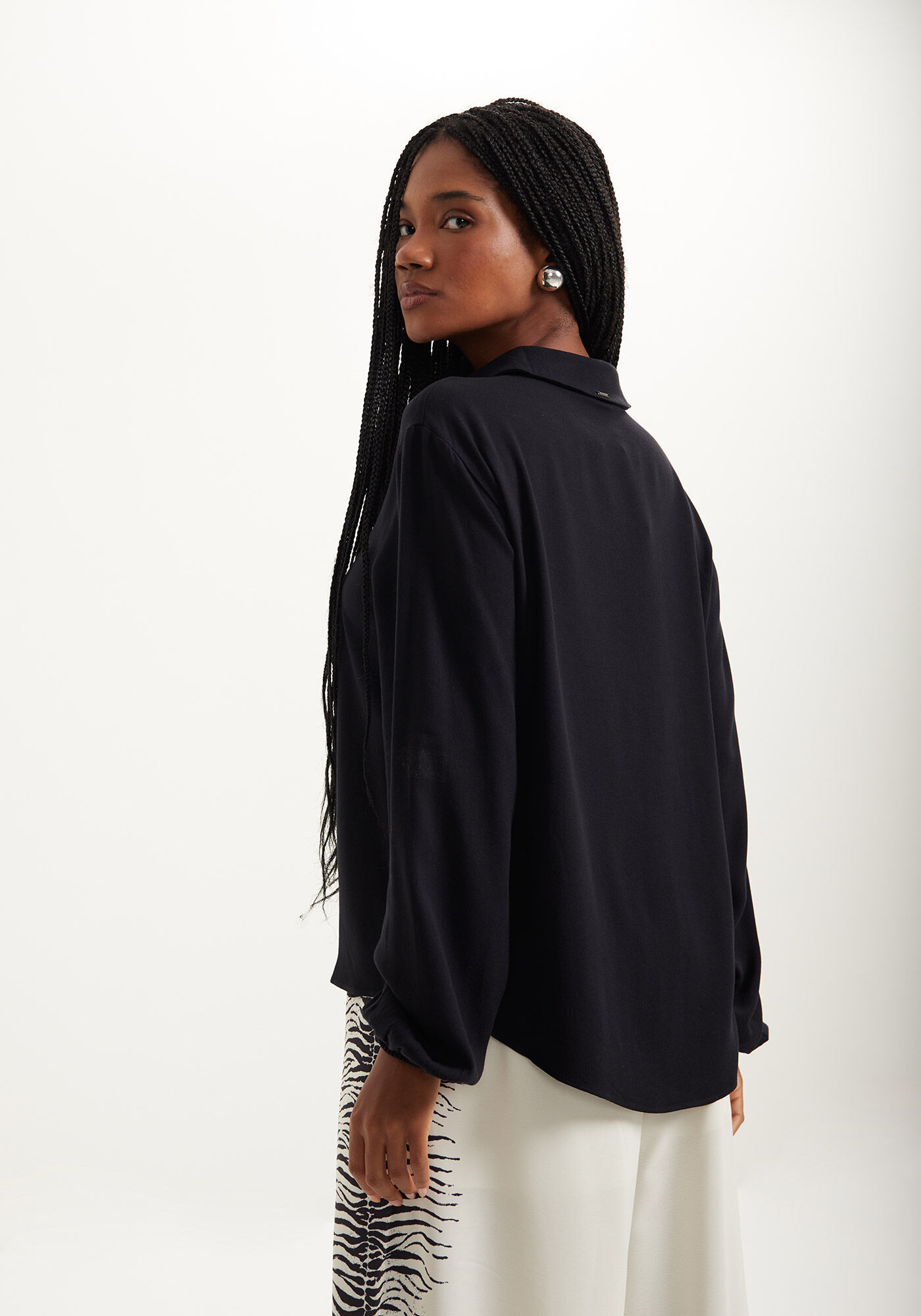 Camisa De Mangas Longas Com Punhos El&aacute;sticos Em Crepe, PRETO, large.