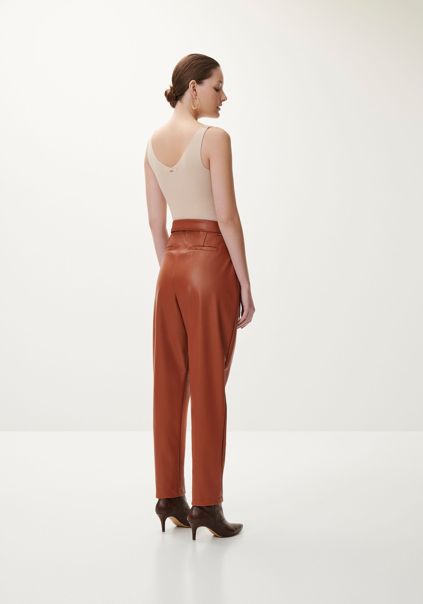 Calça Carrot PU com Cinto, . Calça Carrot PU com Cinto, , large.