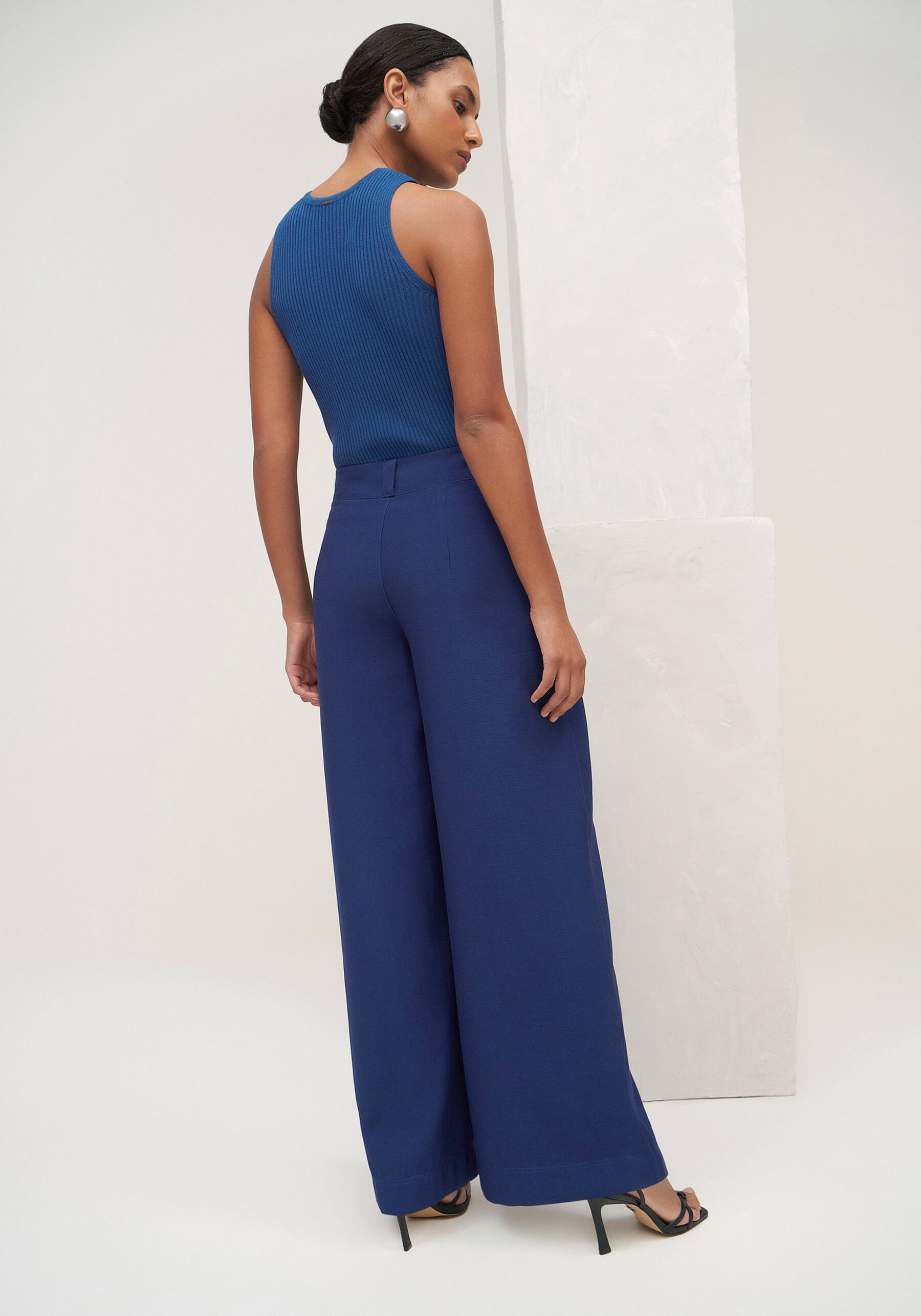 Calça Reta Alfaiataria Ampla com Cintura Média, . Calça Reta Alfaiataria Ampla com Cintura Média, , large.