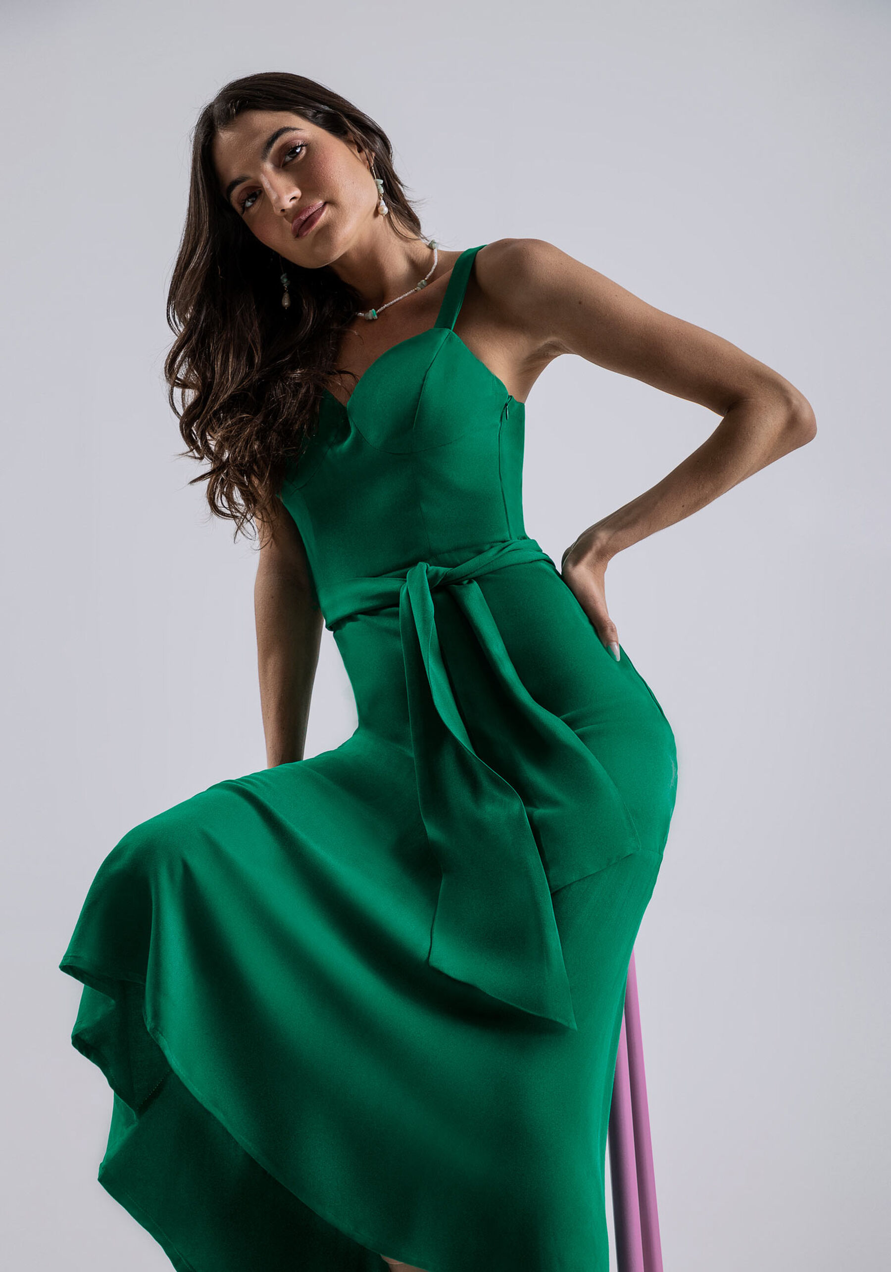 Vestido Midi com Recorte Busto e Cinto, VERDE PANTANAL. Vestido Midi com Recorte Busto e Cinto, VERDE PANTANAL, large.