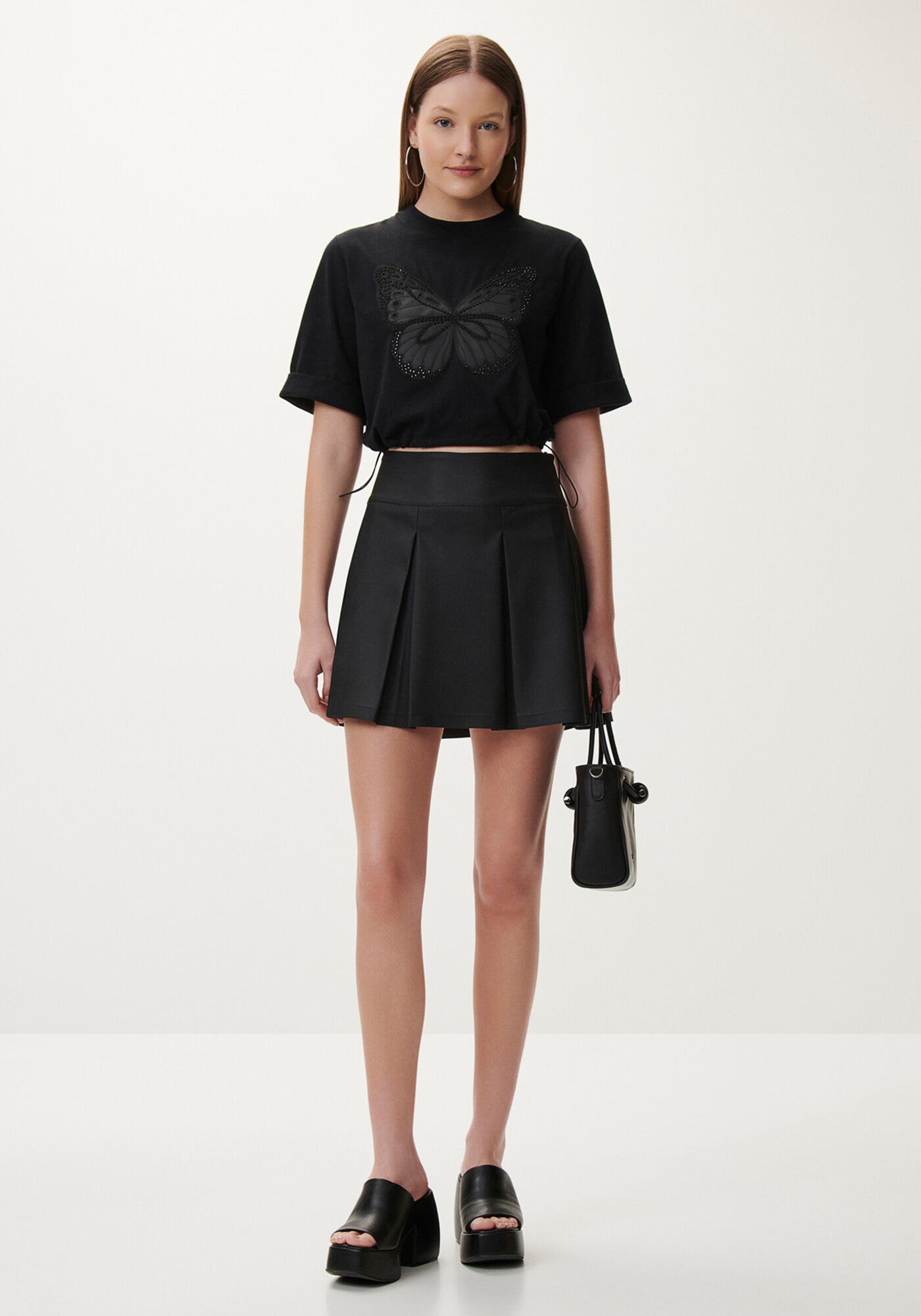 T-shirt Cropped com Regulador e Bordado Borboleta, PRETO REATIVO, large.