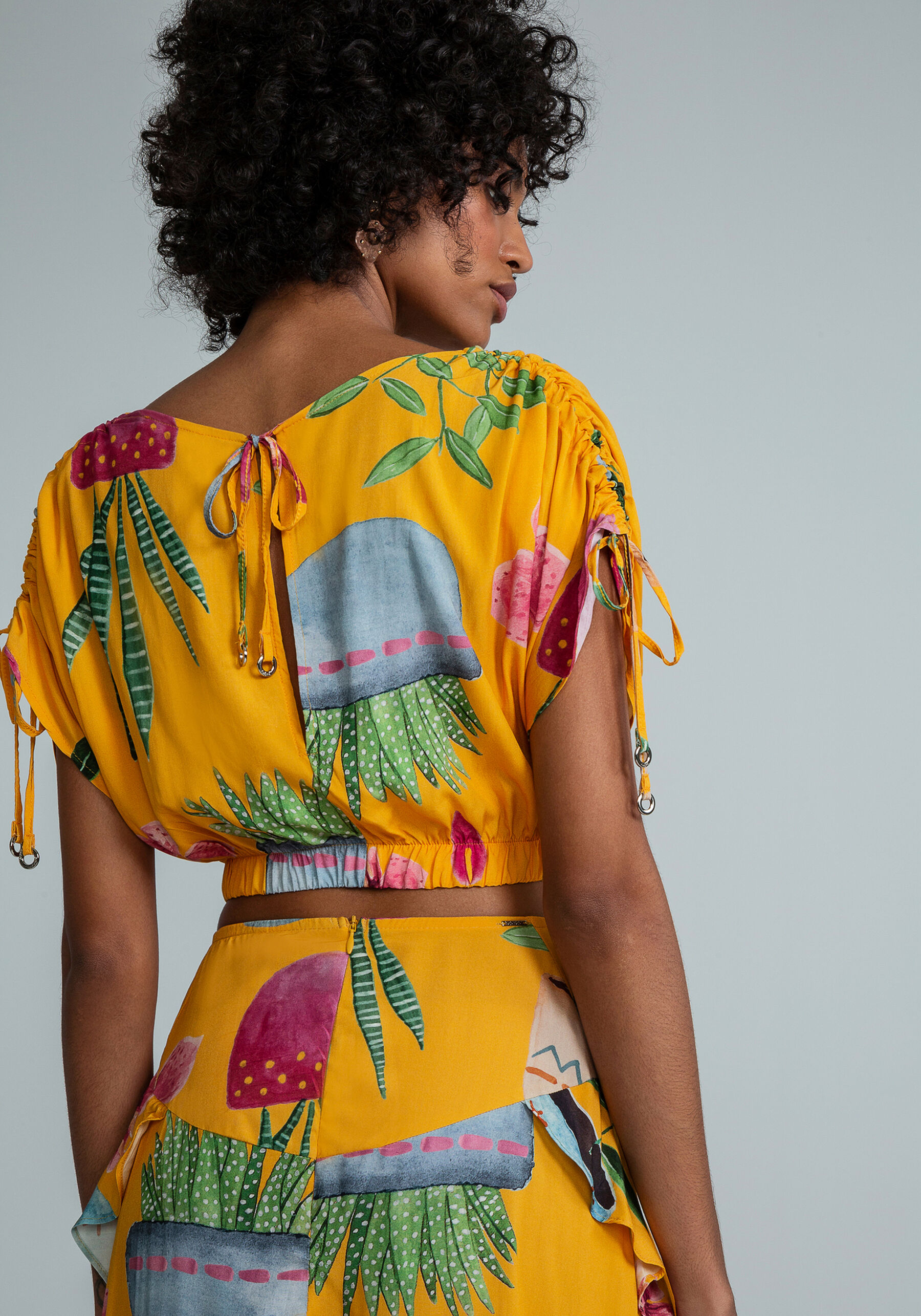 Blusa Cropped Amarração Ombros, VARANDA. Blusa Cropped Amarração Ombros, VARANDA, large.