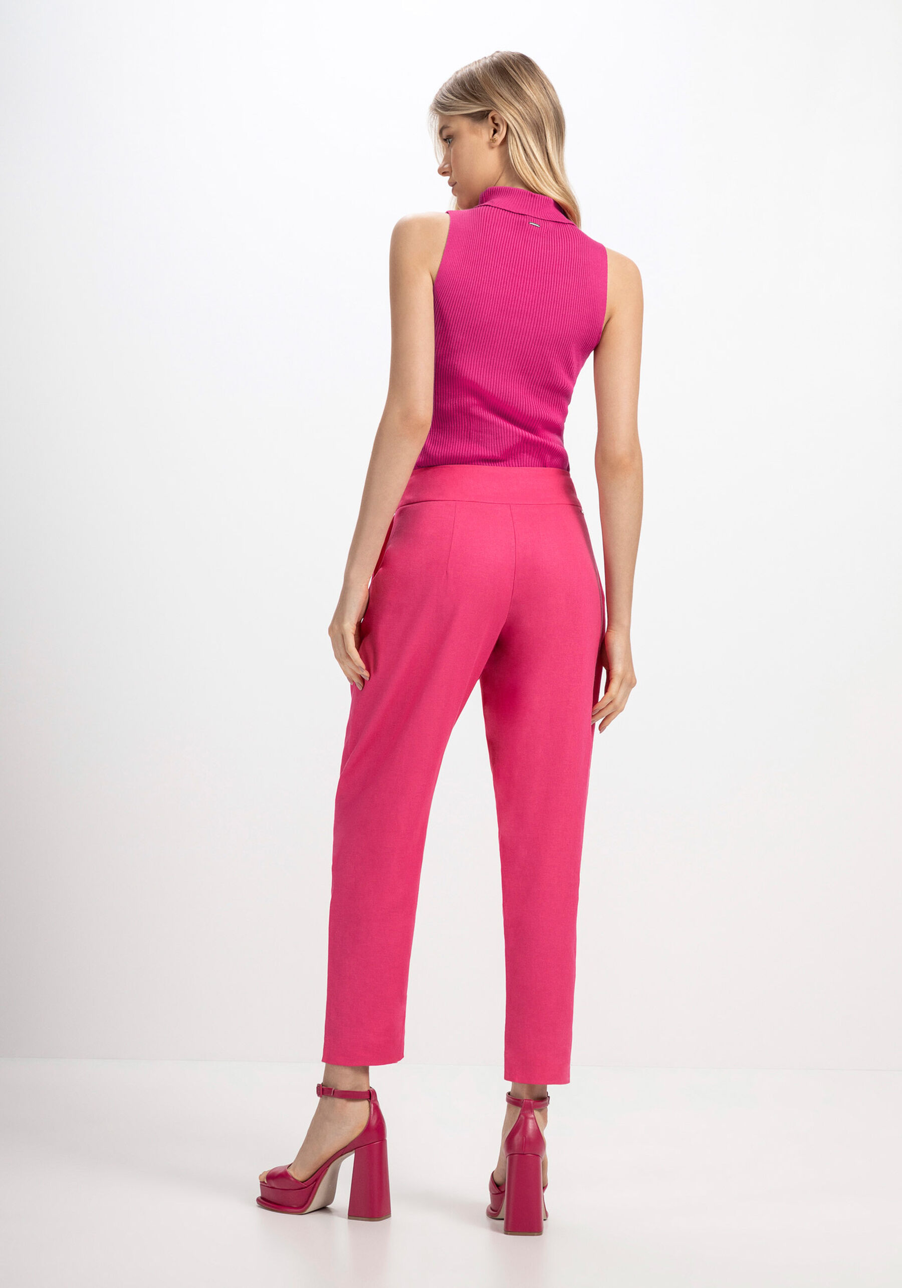 Regata em Tricô com Gola Alta, ROSA HIGH PINK. Regata em Tricô com Gola Alta, ROSA HIGH PINK, large.