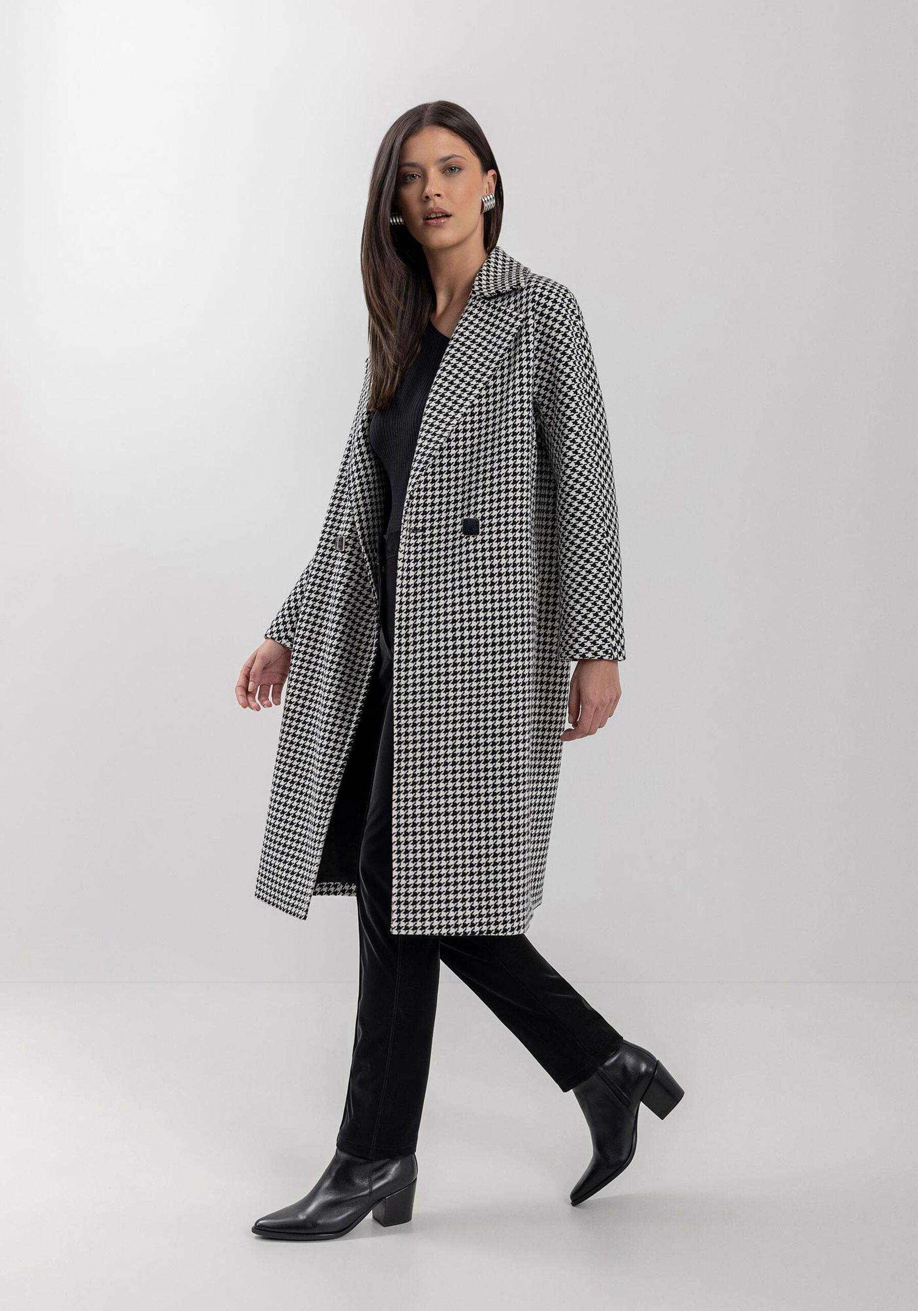 Sobretudo Pied De Poule Com Lapelas Duplas E Botões, PRETO/BRANCO. Sobretudo Pied De Poule Com Lapelas Duplas E Botões, PRETO/BRANCO, large.