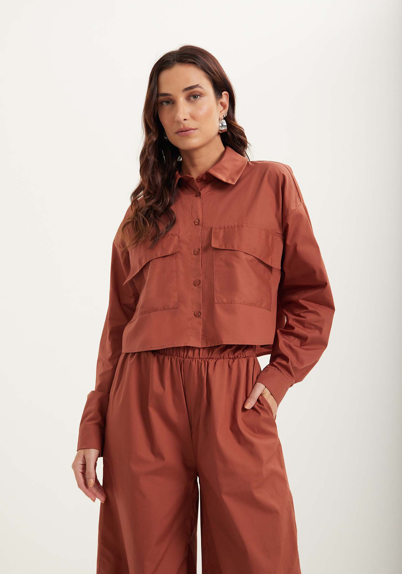 Camisa Curta Em Tricoline Com Mangas Longas E Bolsos, , large.