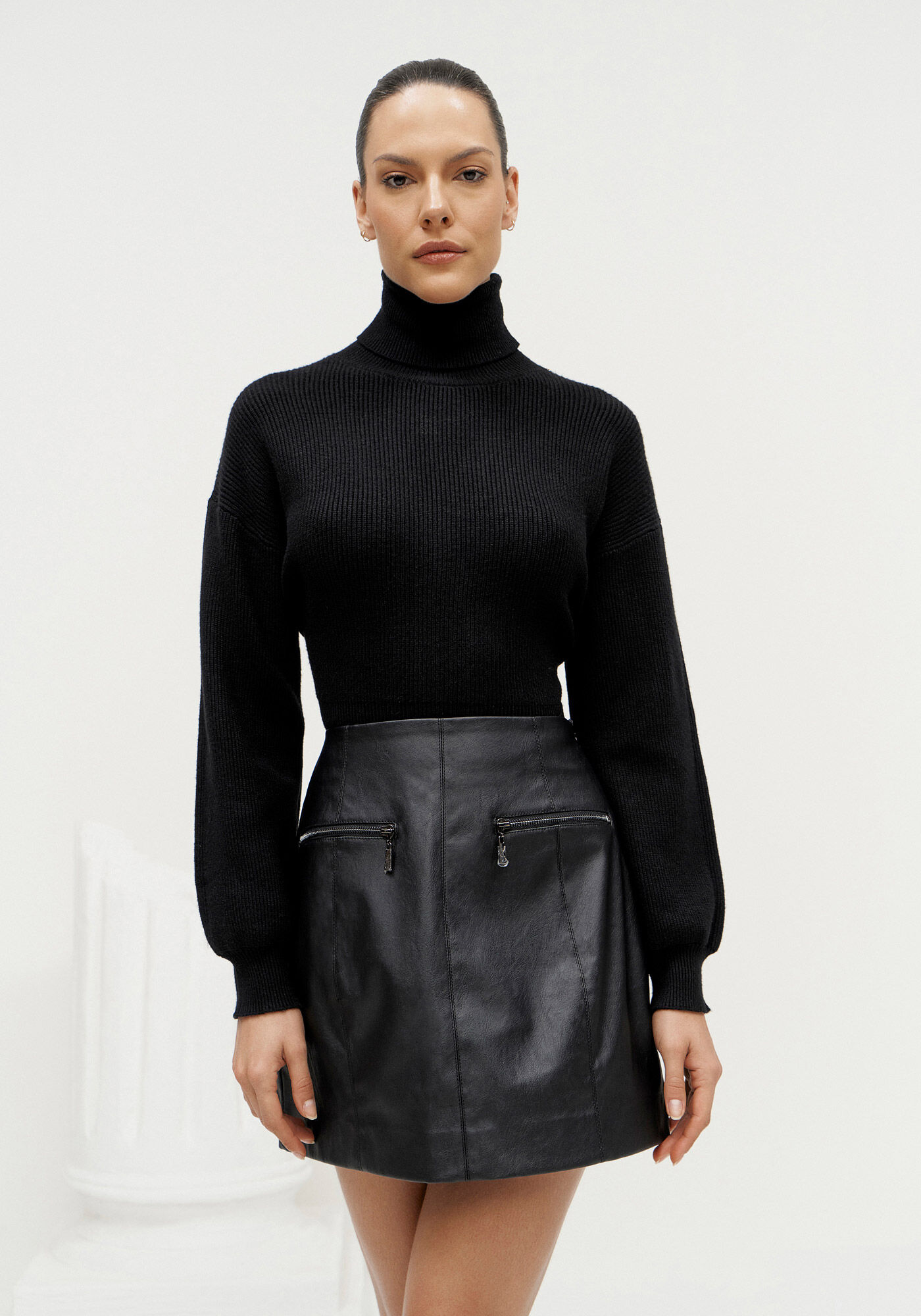 Saia Curta em PU com Detalhe Z&iacute;per, , large.