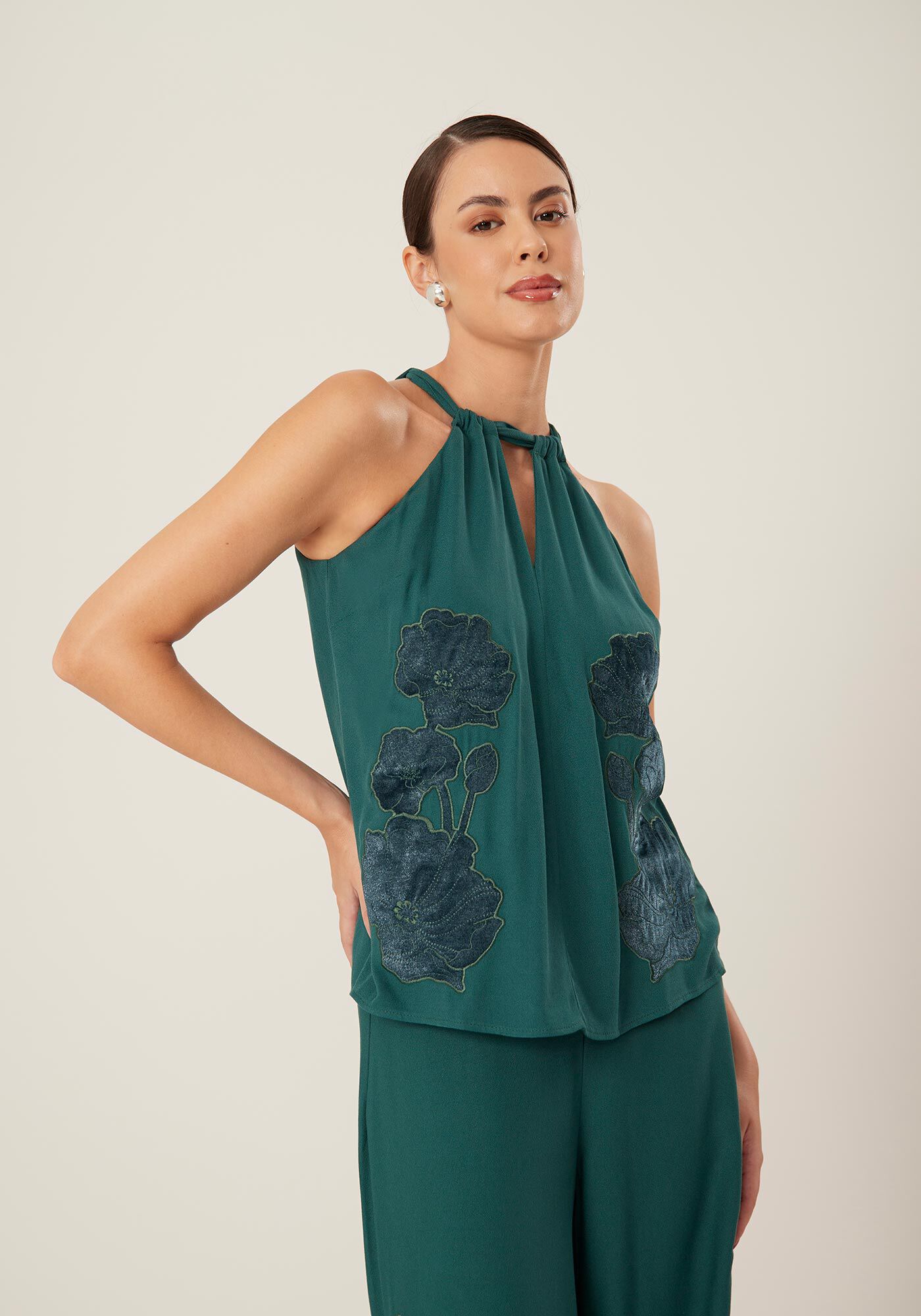 Blusa Fluida Sem Mangas Em Crepe De Viscose Com Bordados, , large.