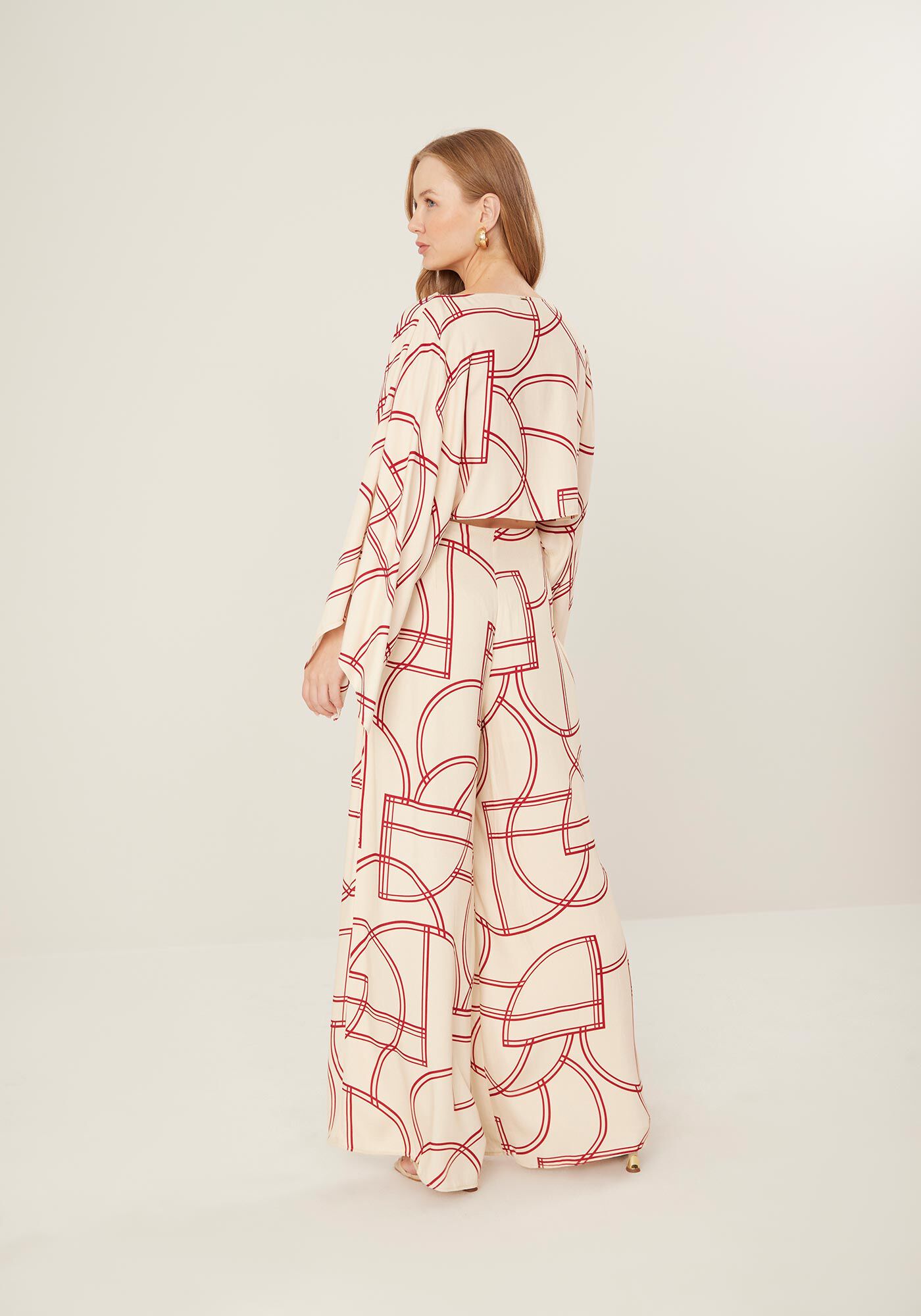 Blusa Curta Estampada Com Mangas Amplas Em Crepe De Viscose, , large.