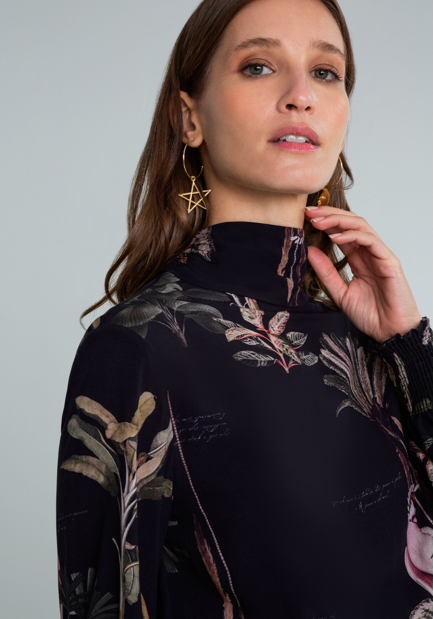 Blusa Gola Alta Cropped Estampada, POESIA, large.