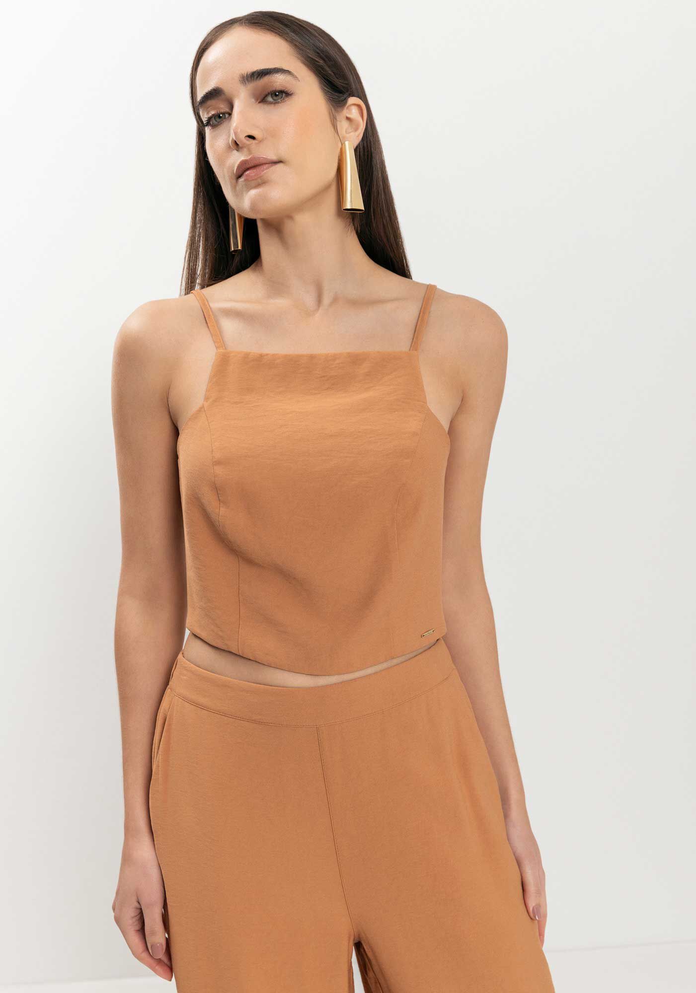 Blusa Cropped De Al&ccedil;as Com Decote Reto E Z&iacute;per Posterior, , large.