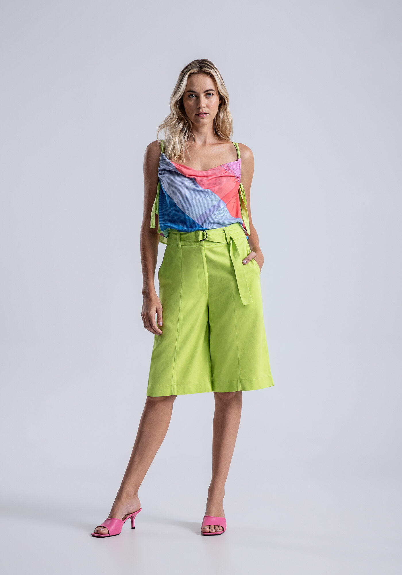 Bermuda Cintura M&eacute;dia em Tecido Plano com Cinto, , large.