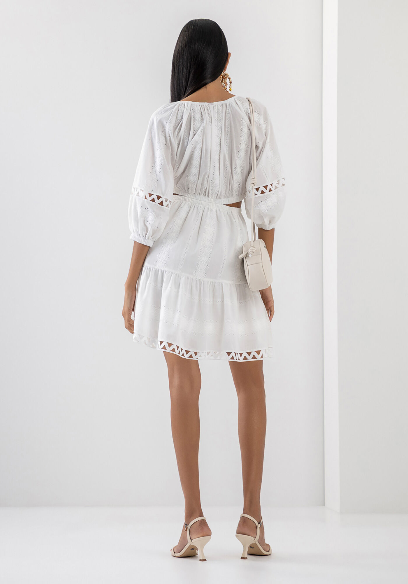 Vestido Curto Manga Bufante em Tecido Bordado, , large.